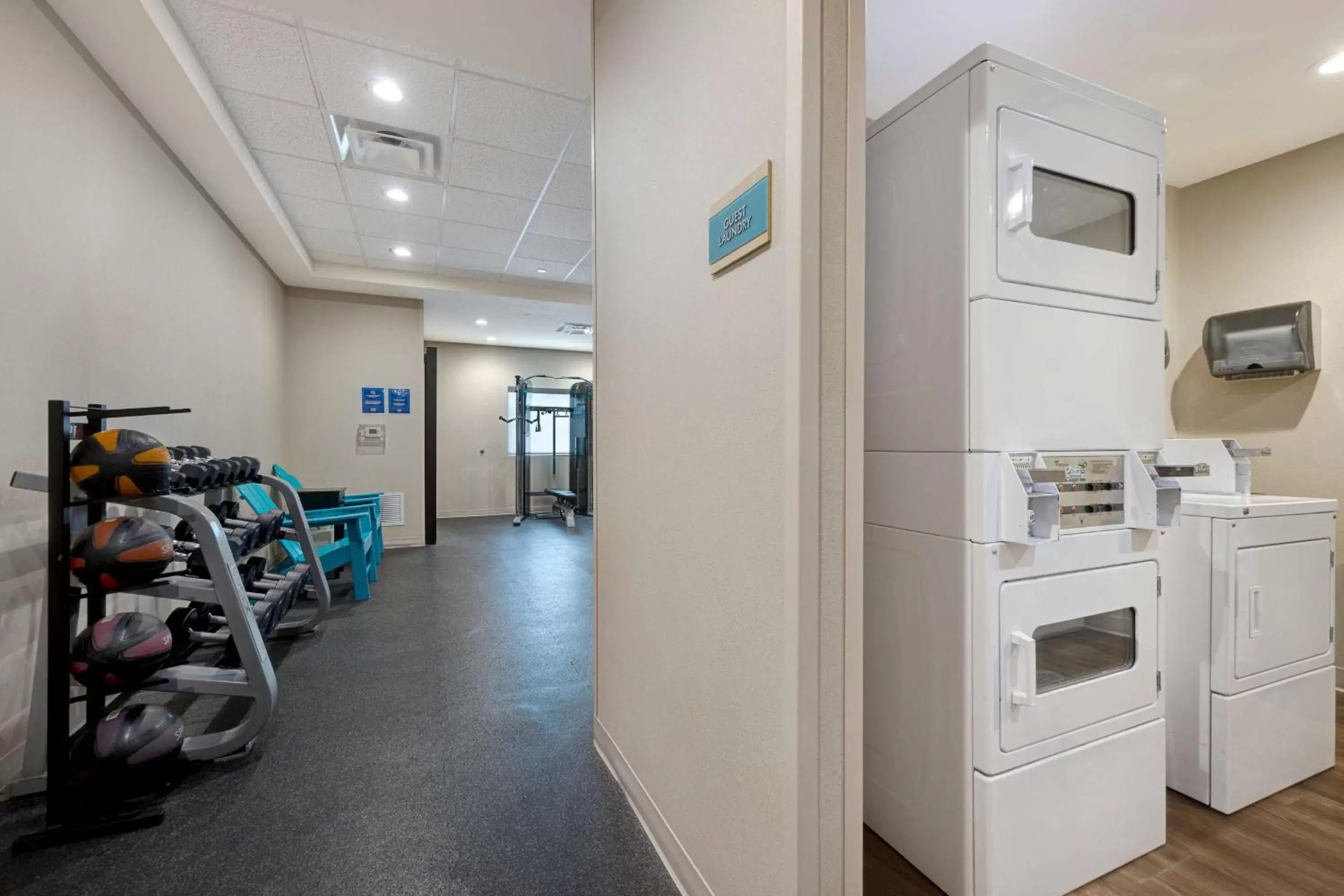 Fitness centre/facilities, Kitchen/Kitchenette in Home2 Suites by Hilton Orlando International Drive South
