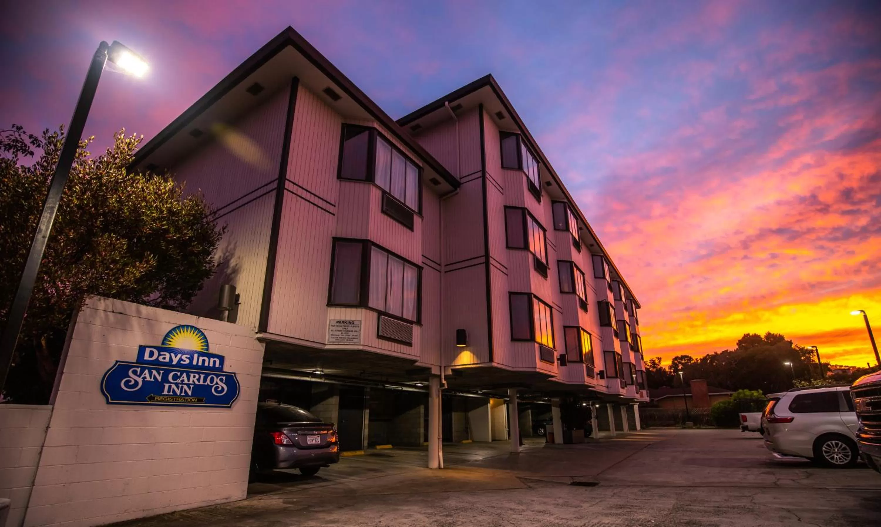 Property building in Days Inn by Wyndham Monterey Downtown