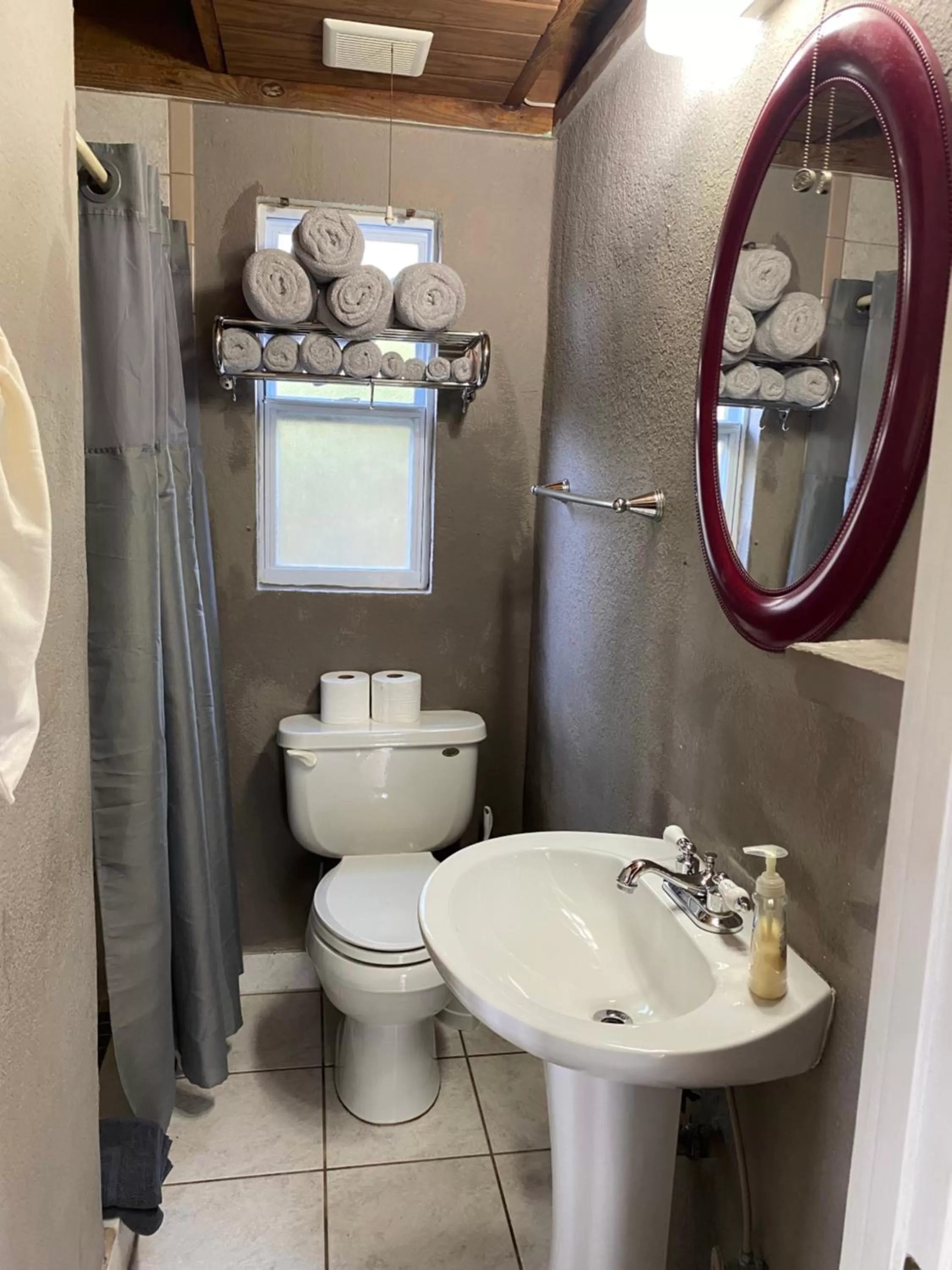 Bathroom in Nature Coast Inn & Cottages