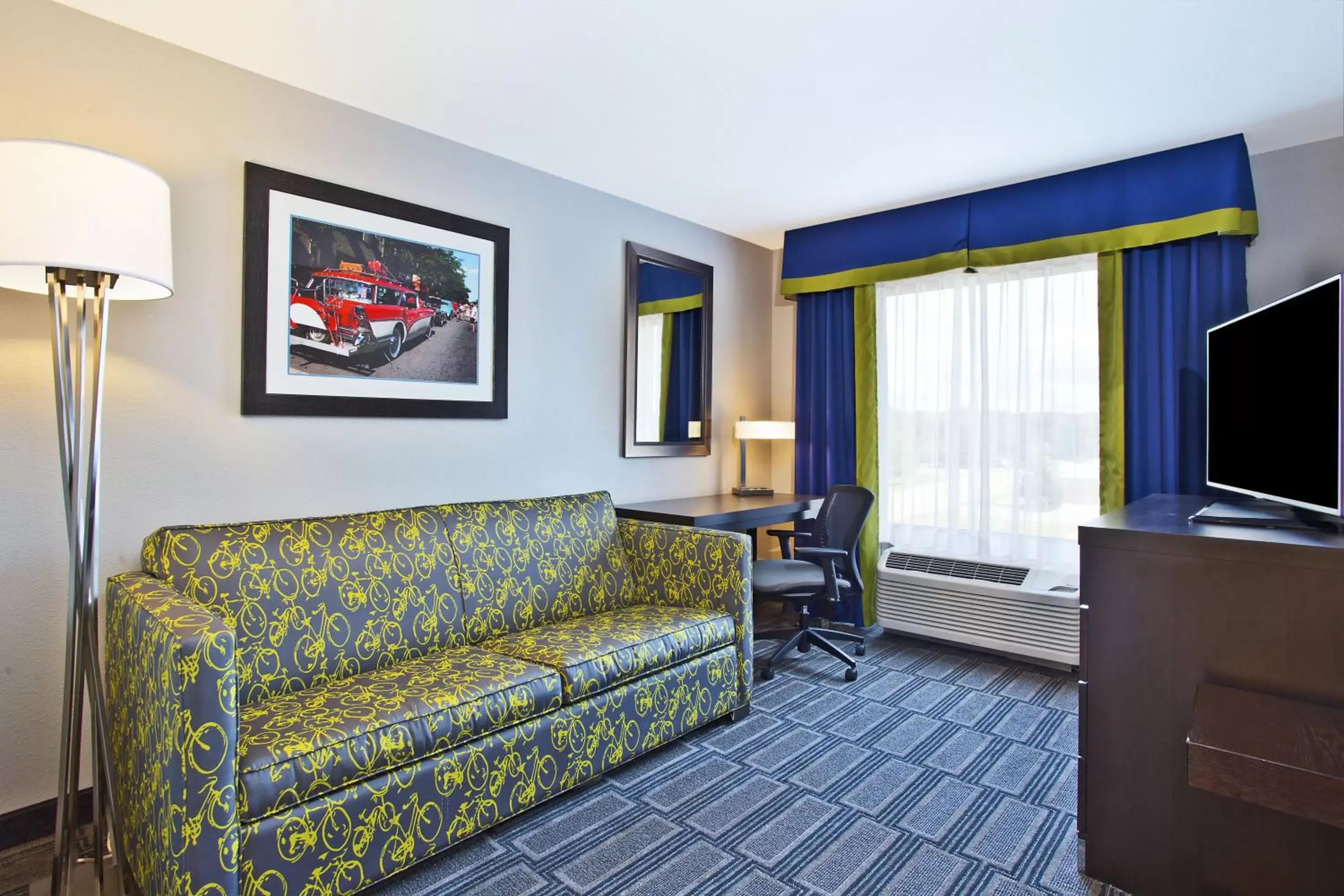 Photo of the whole room, Seating Area in Holiday Inn Express Hotel & Suites Ann Arbor West, an IHG Hotel