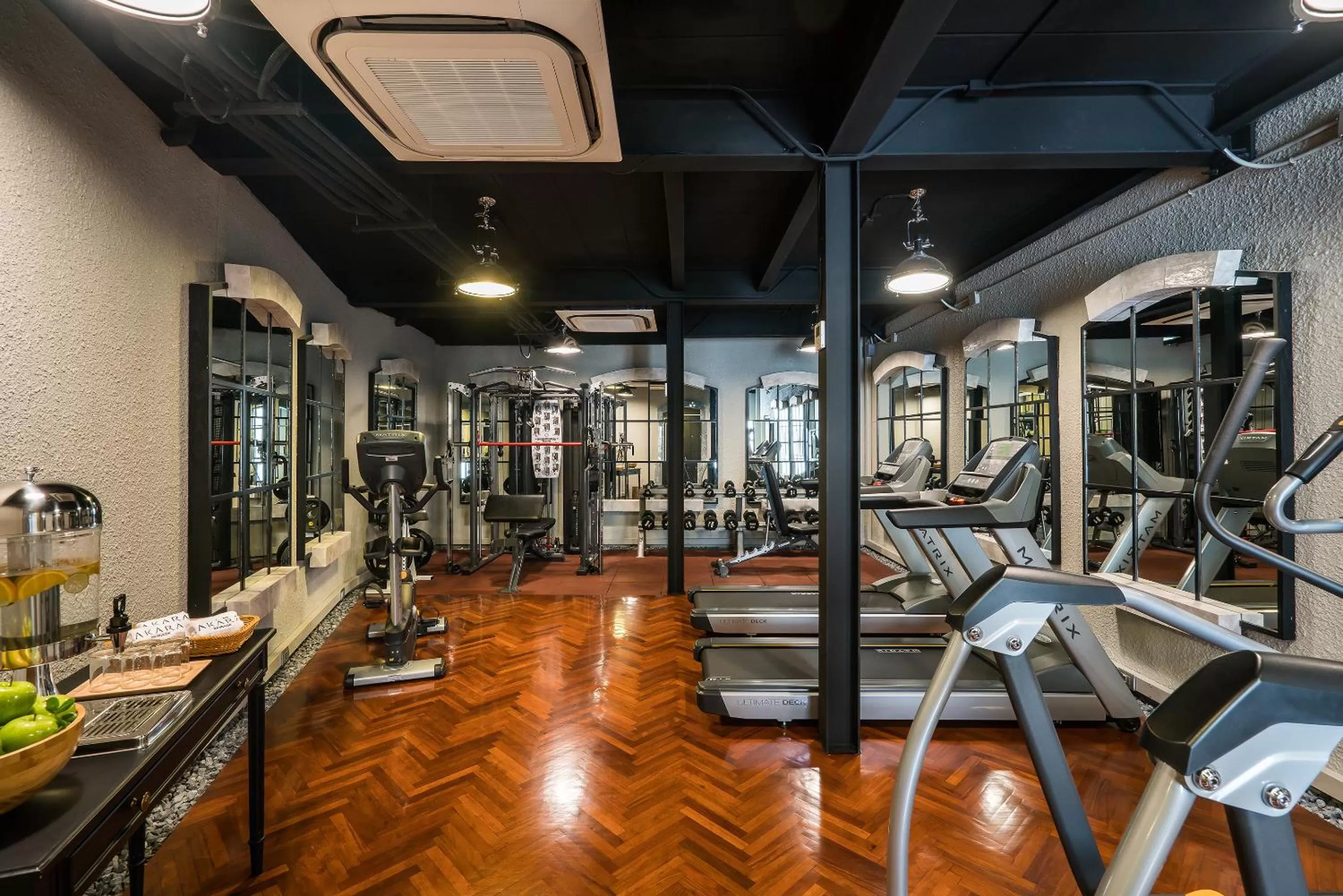 Fitness centre/facilities in Akara Hotel