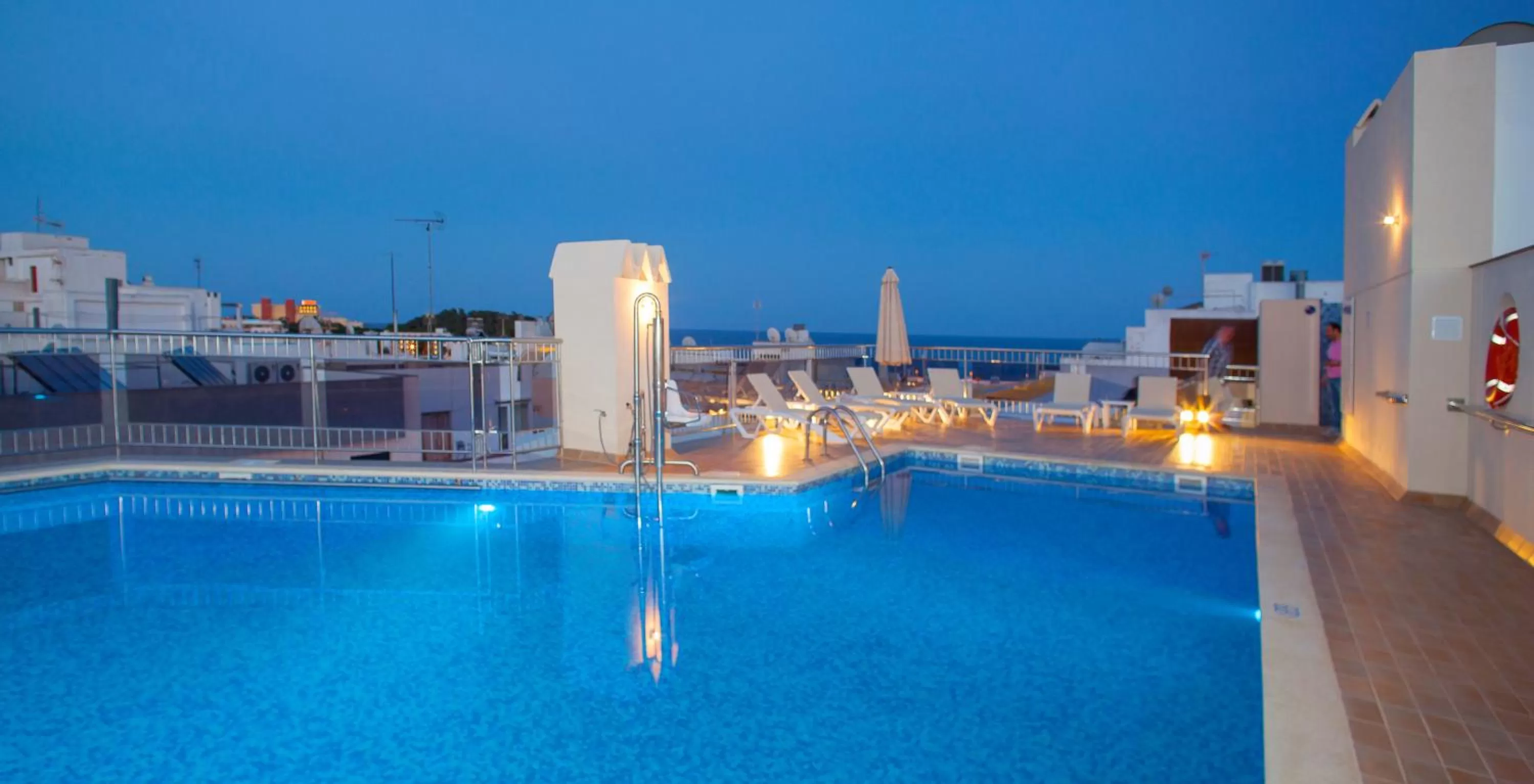 Swimming pool in Aparthotel Duquesa Playa