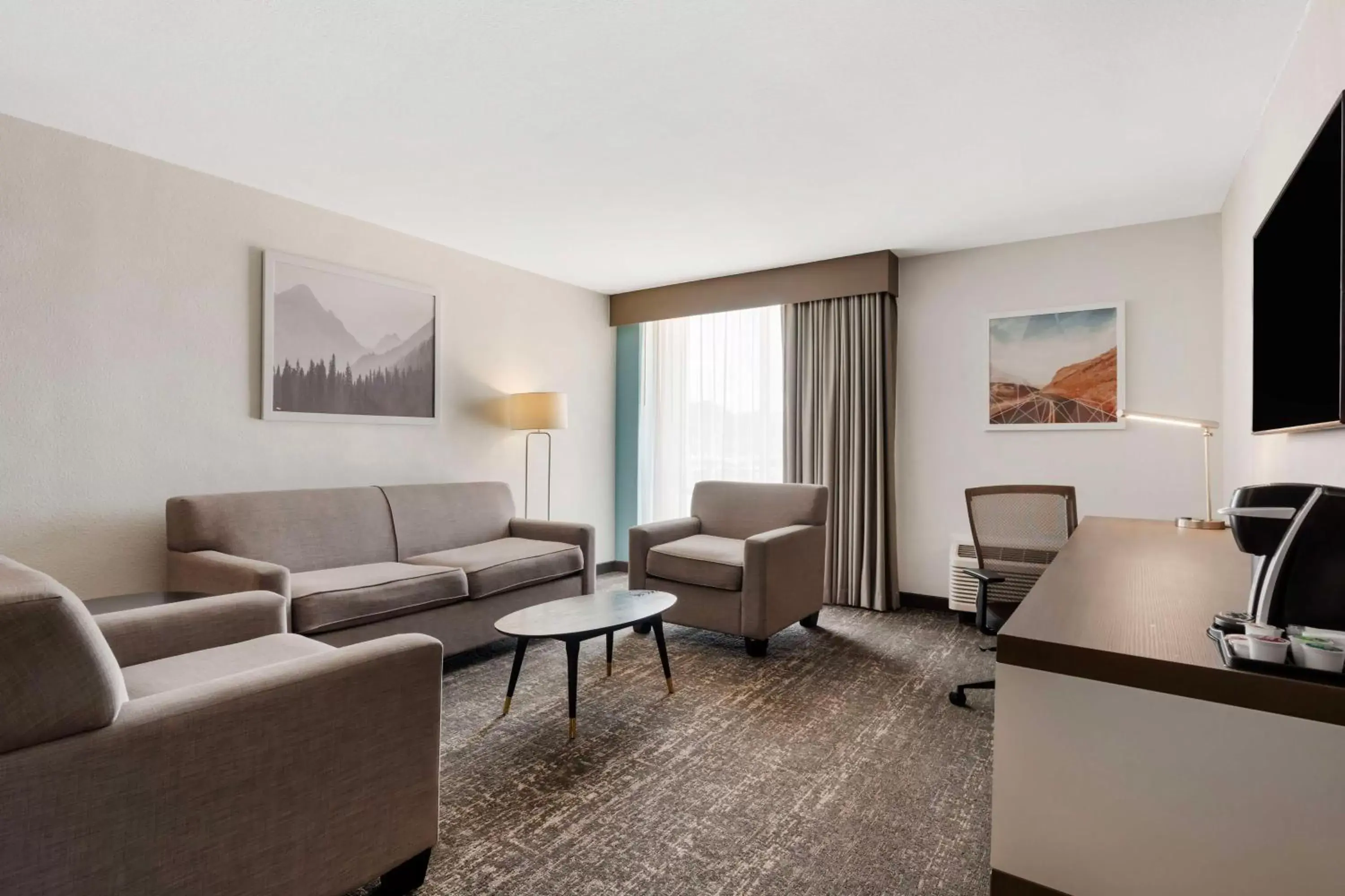 Bedroom, Seating Area in Best Western Plus Sparks-Reno Hotel