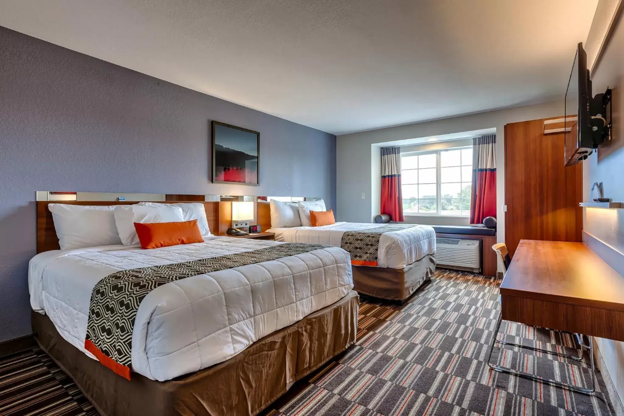 Bed in Microtel Inn & Suites by Wyndham Niagara Falls