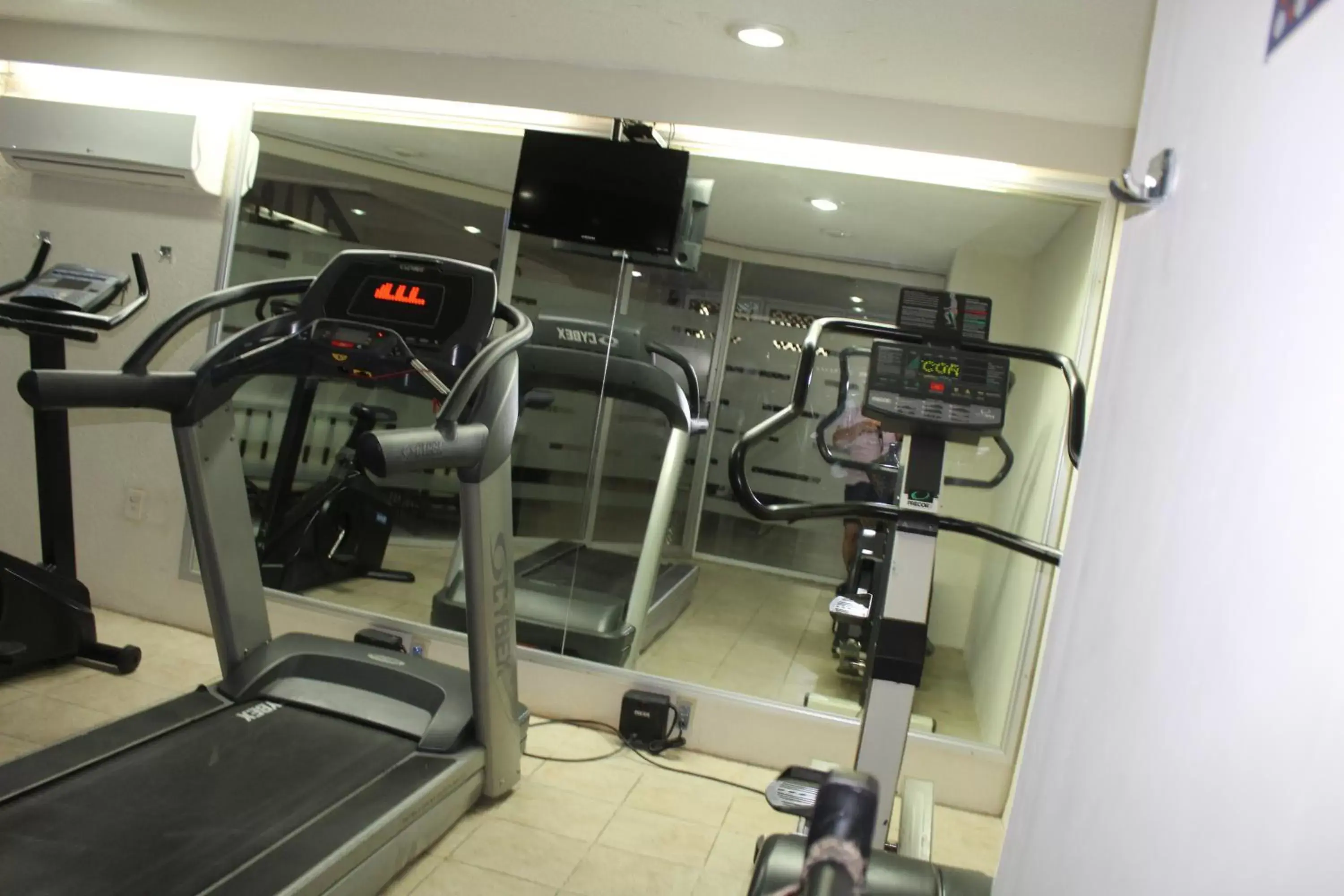 Fitness centre/facilities, Fitness Center/Facilities in Howard Johnson by Wyndham Veracruz