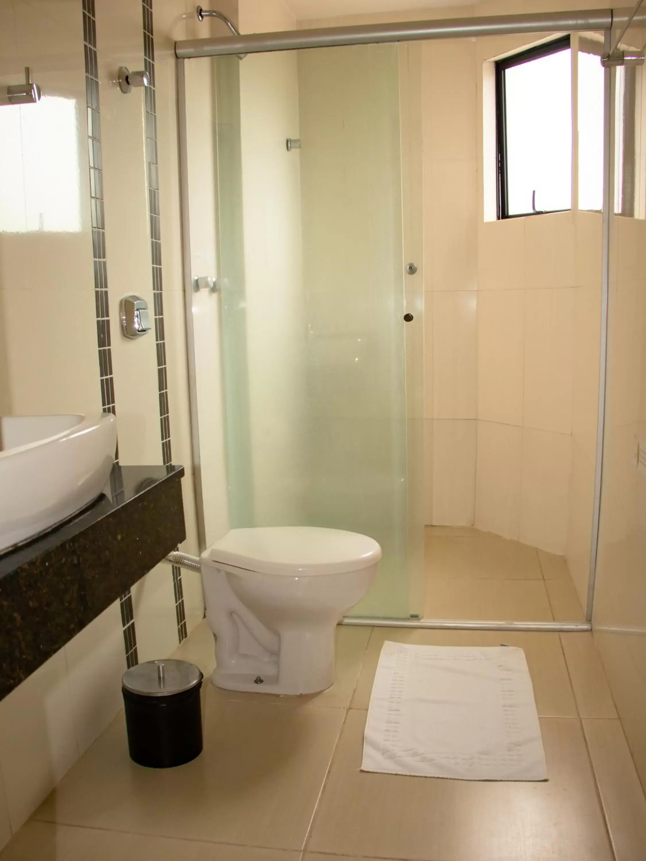 Shower, Bathroom in Iguassu Express Hotel