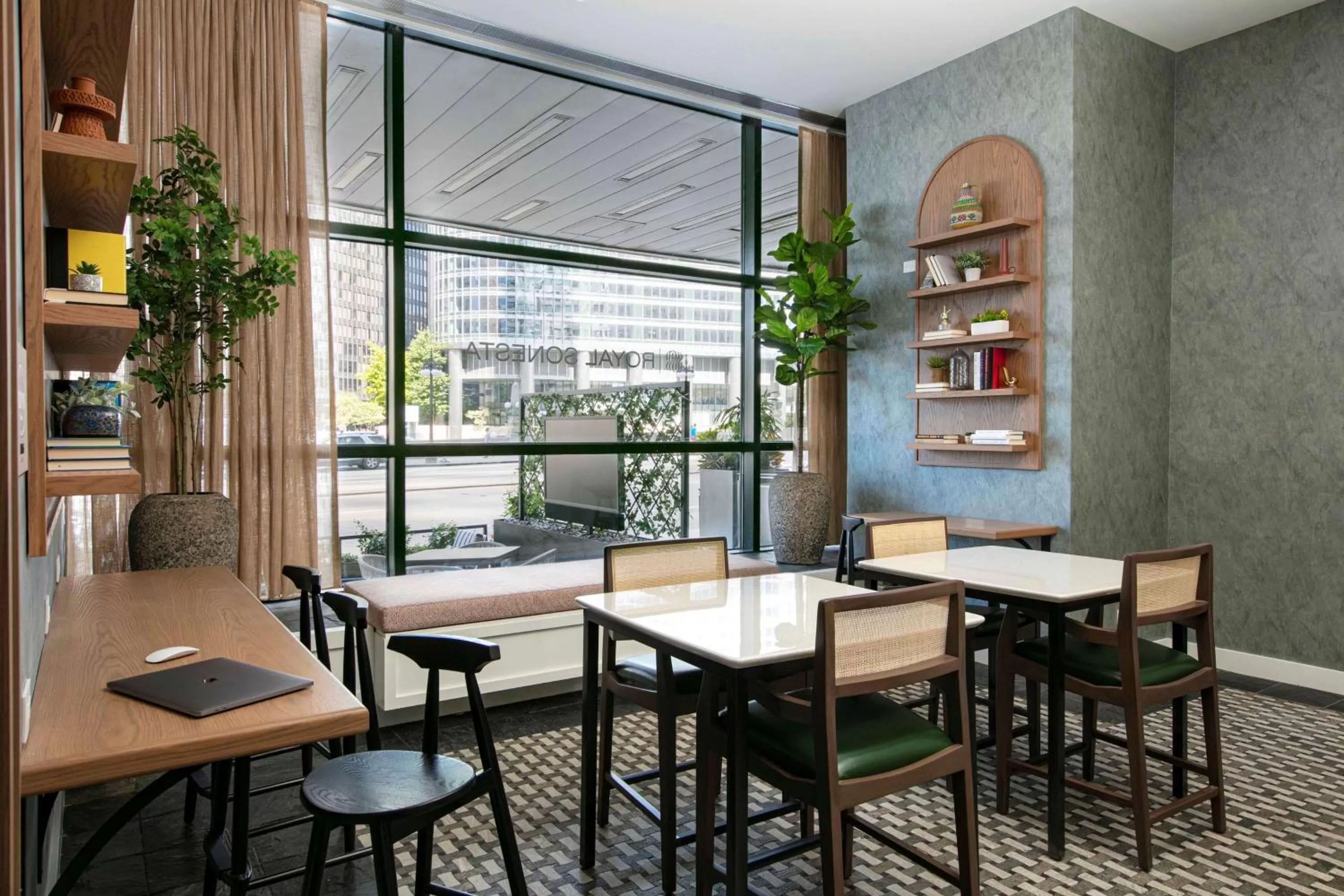 Restaurant/places to eat in The Royal Sonesta Chicago Downtown