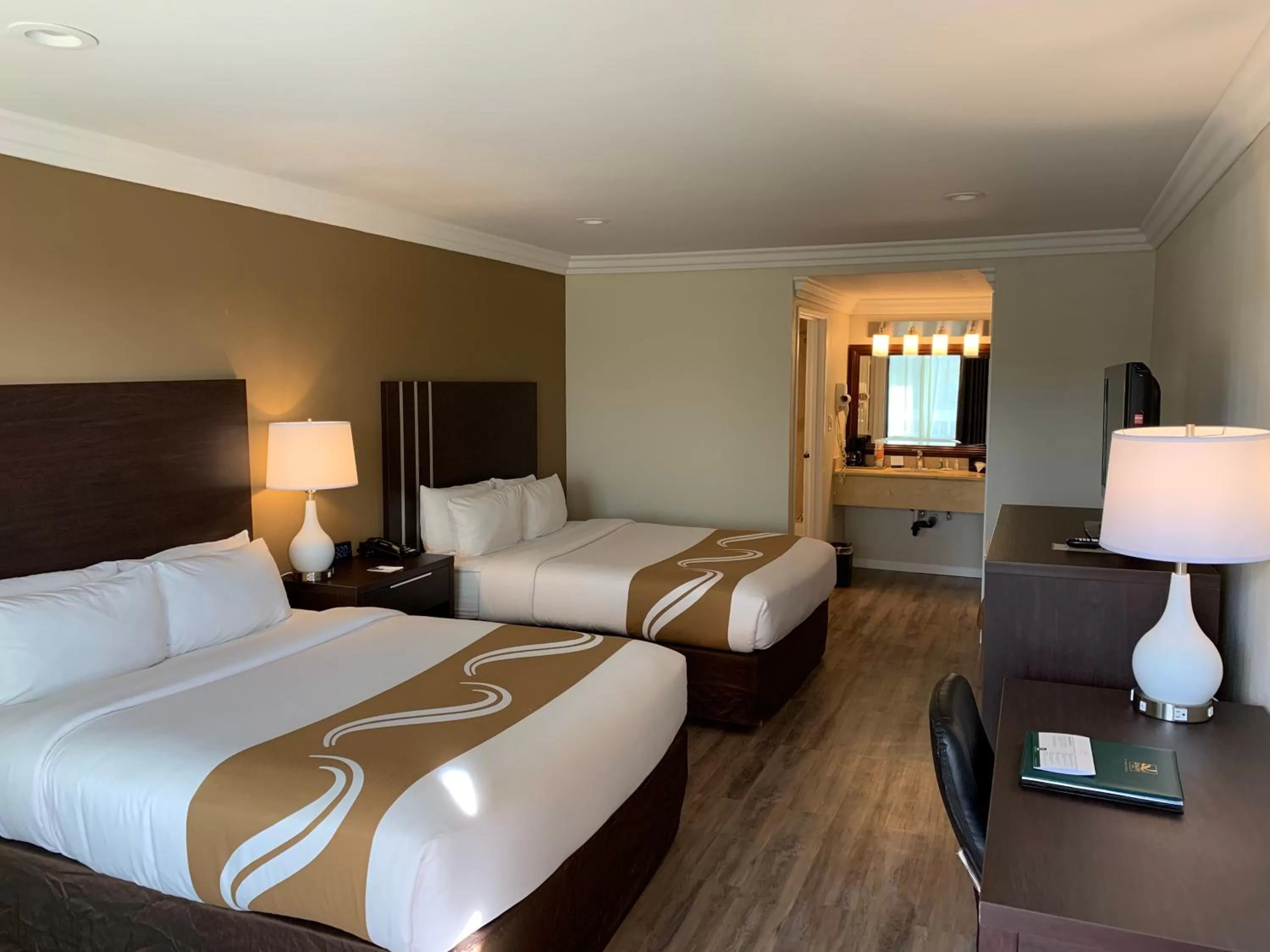 Standard Room, 2 Queen Beds, Non Smoking in Quality Inn Long Beach - Signal Hill