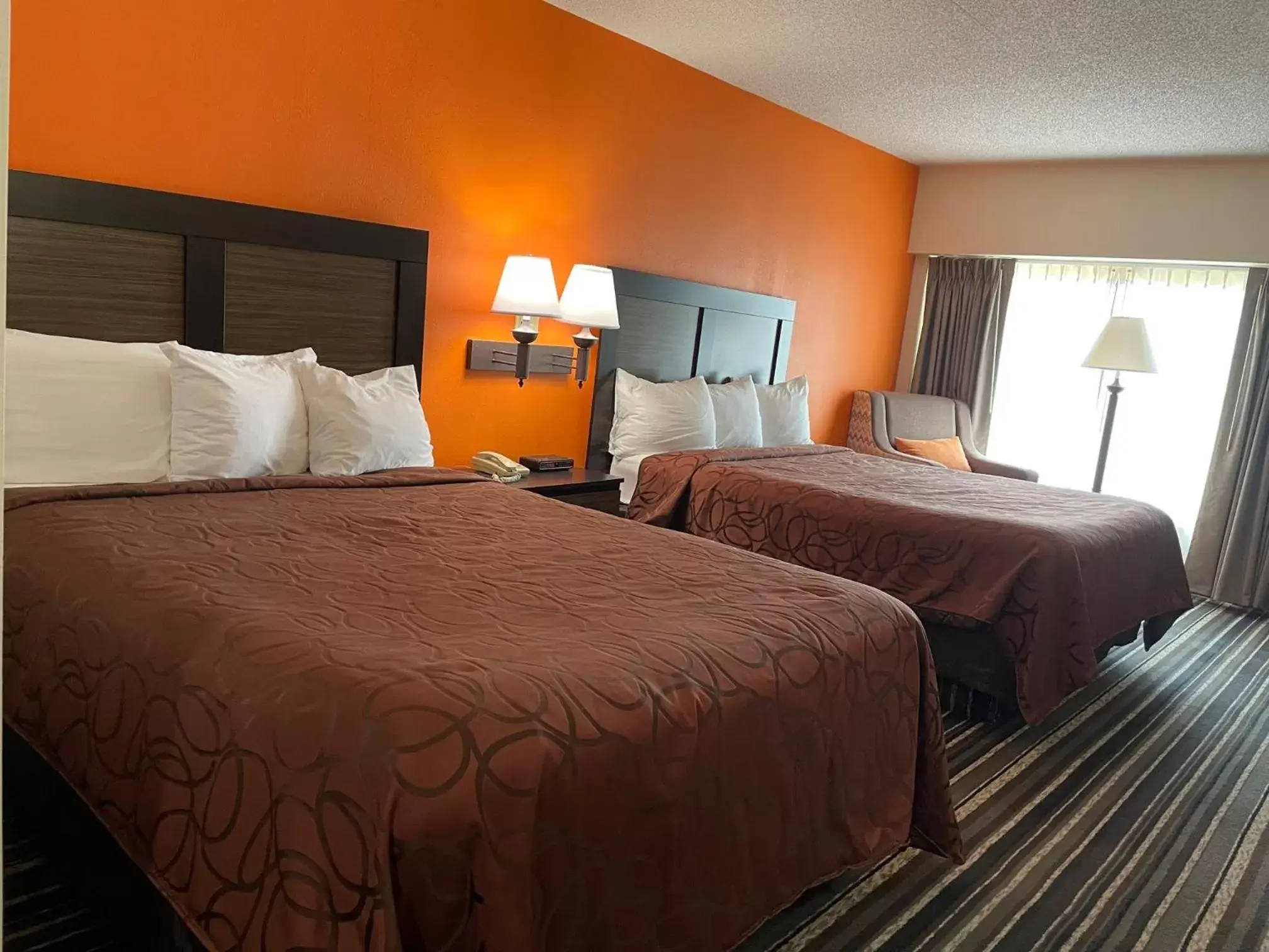 Bedroom, Bed in Crossroads Hotel and Huron Event Center