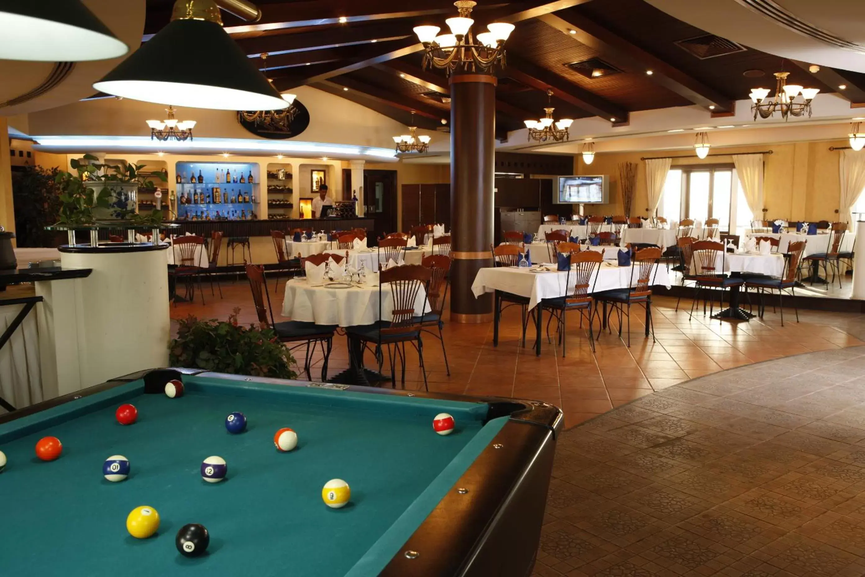 Restaurant/places to eat, Billiards in Barracuda Resort