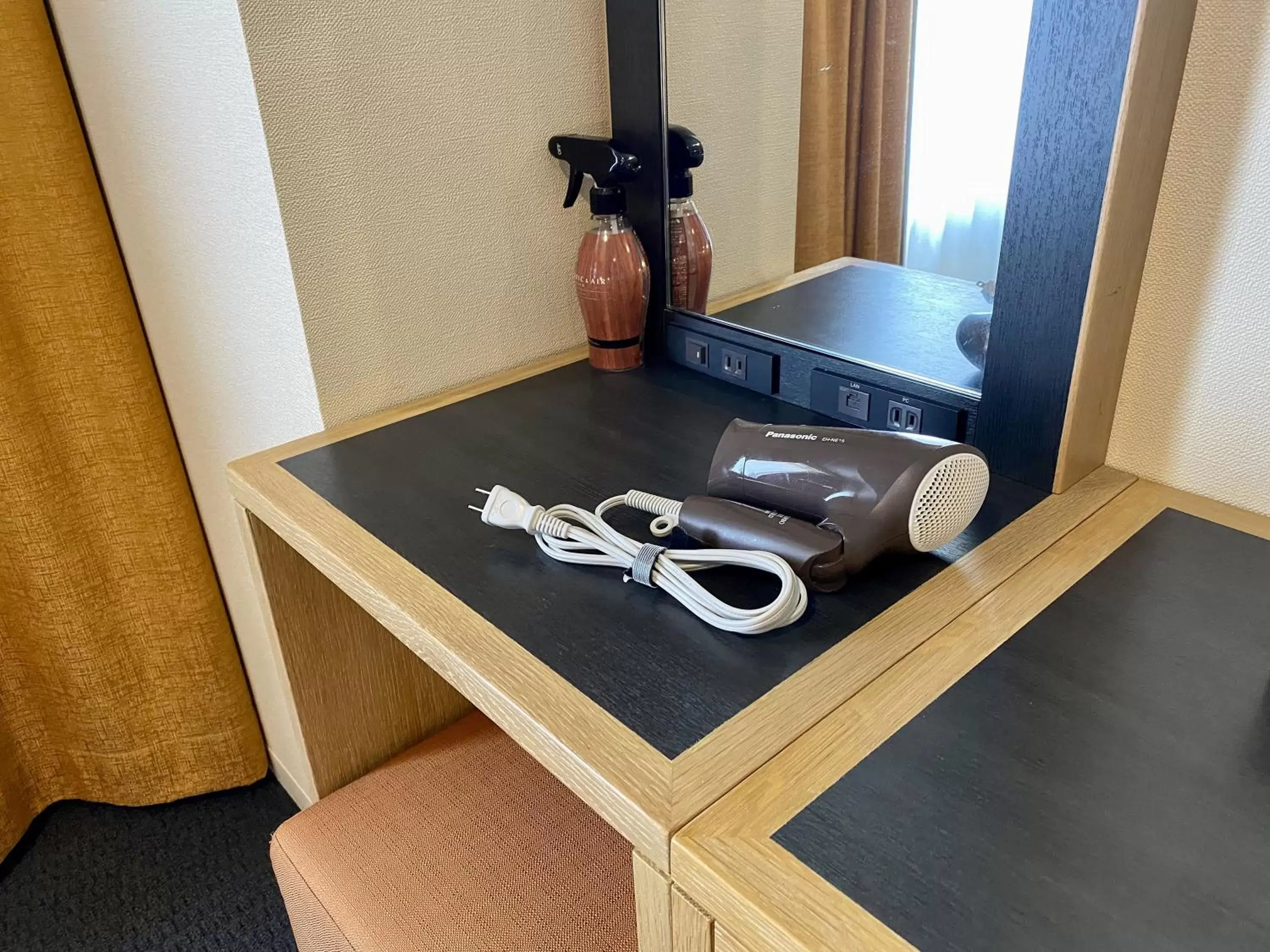 heating, Kitchen/Kitchenette in Kansai Airport Washington Hotel