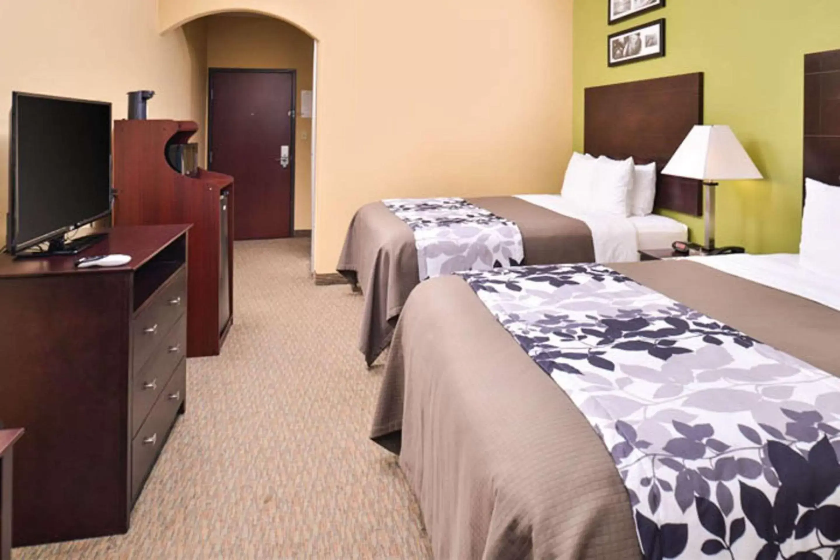 Photo of the whole room, Bed in Sleep Inn and Suites Downtown Houston