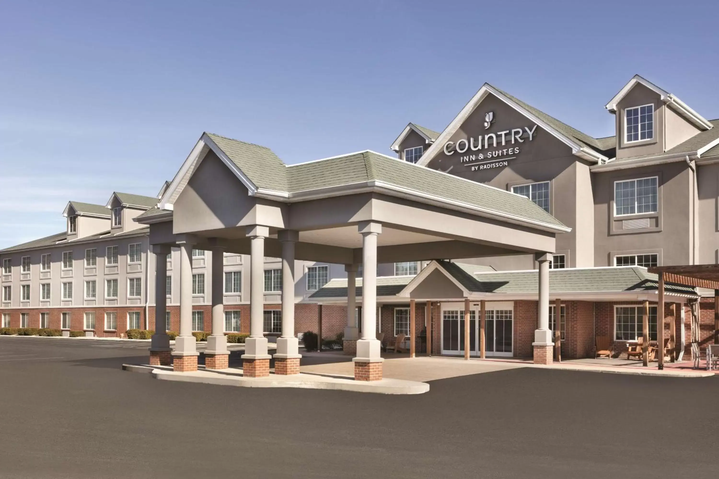 Property building in Country Inn & Suites by Radisson London, Kentucky