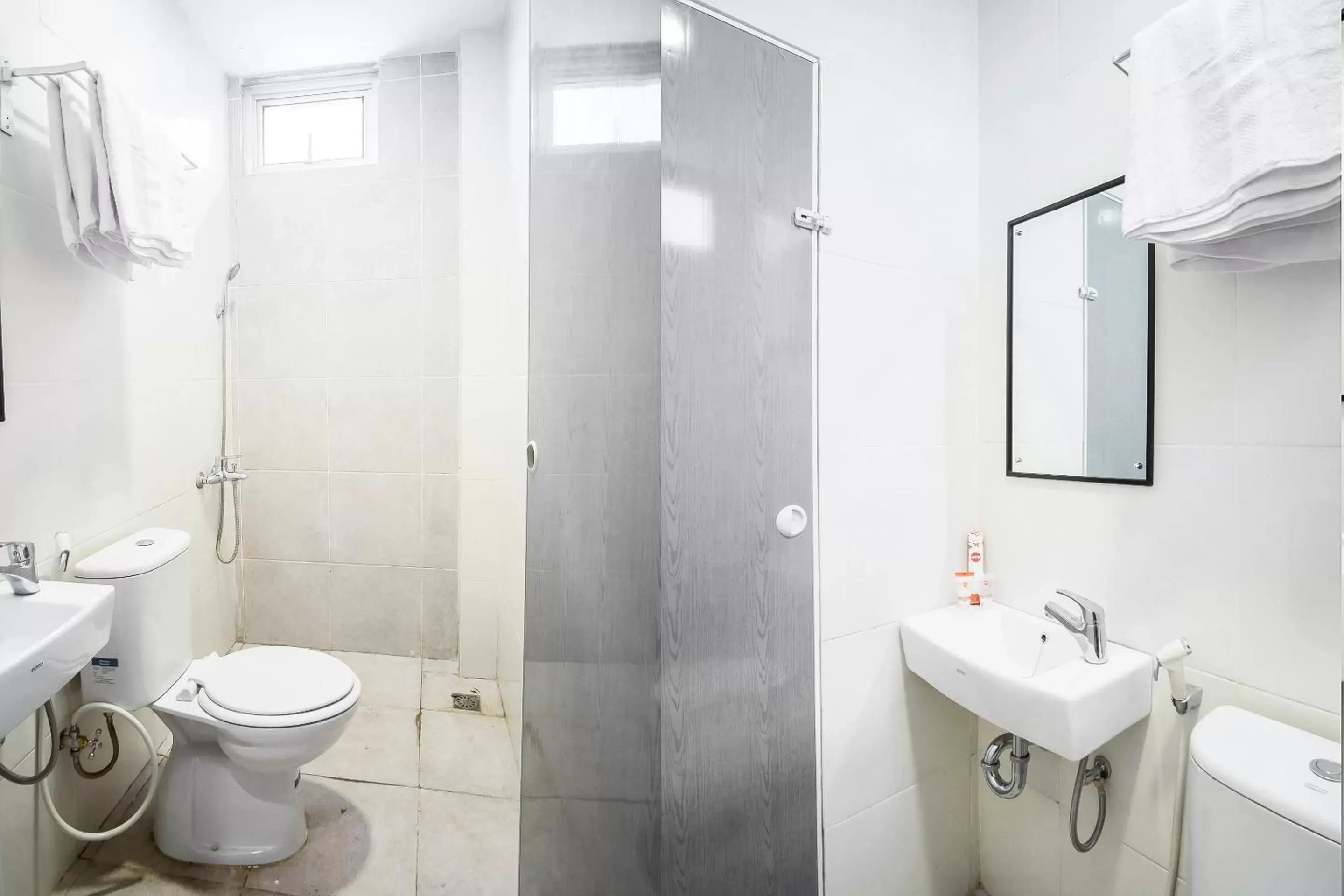 Bathroom in Super OYO 360 Mangaan Residence