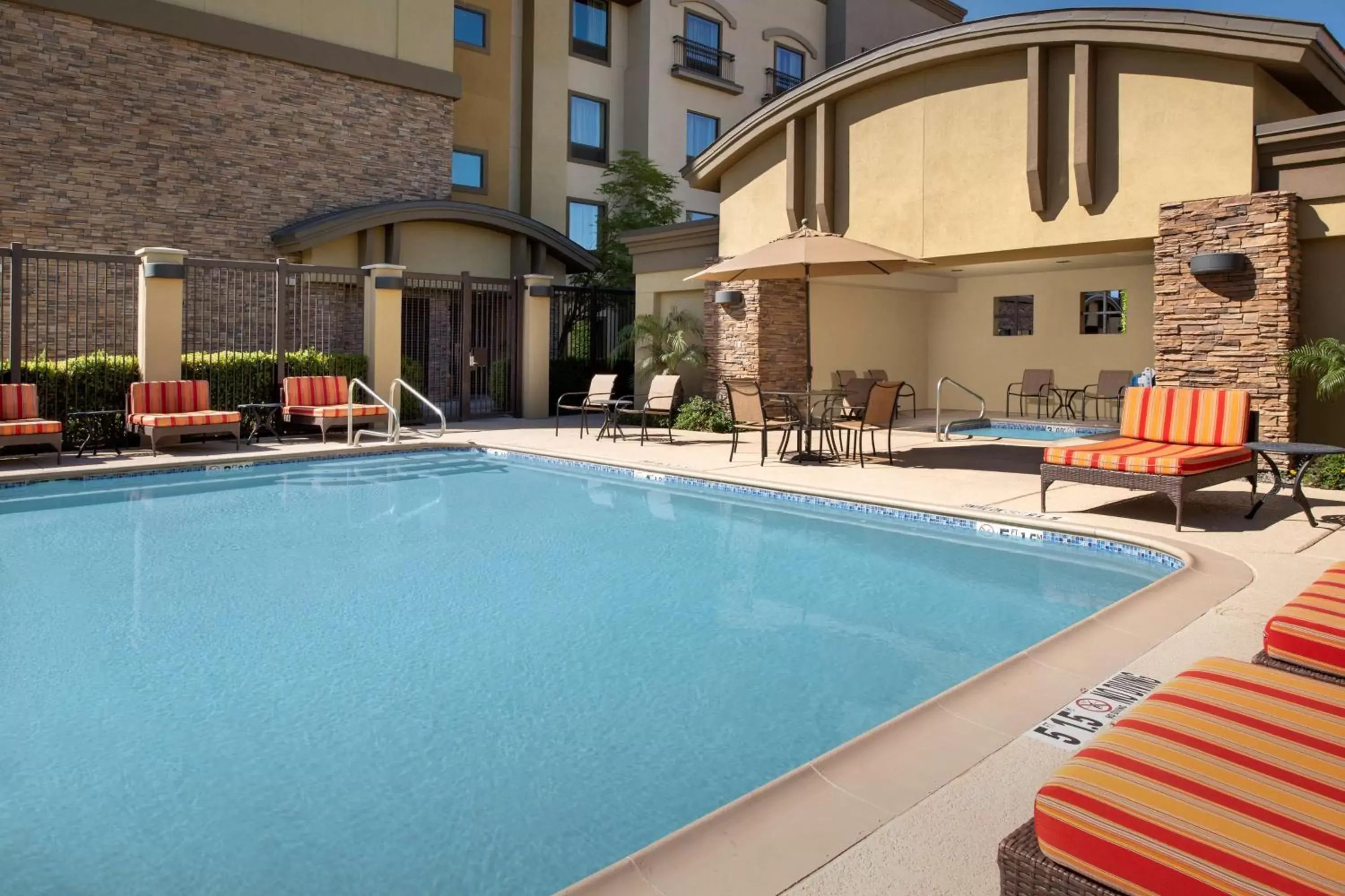 Pool view, Swimming Pool in Hampton Inn & Suites Phoenix/Tempe