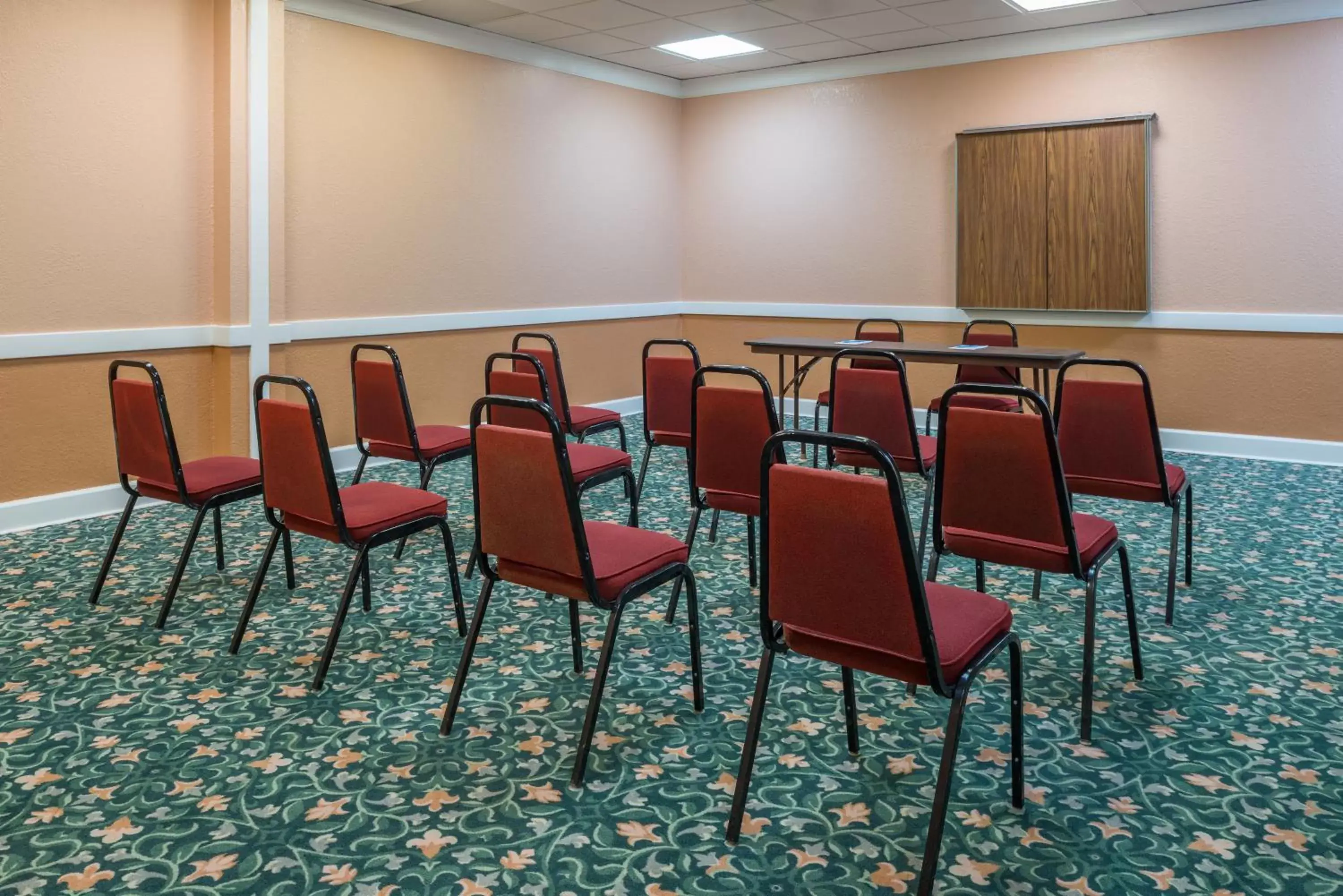 Meeting/conference room in Super 8 by Wyndham Little Rock/Otter Creek