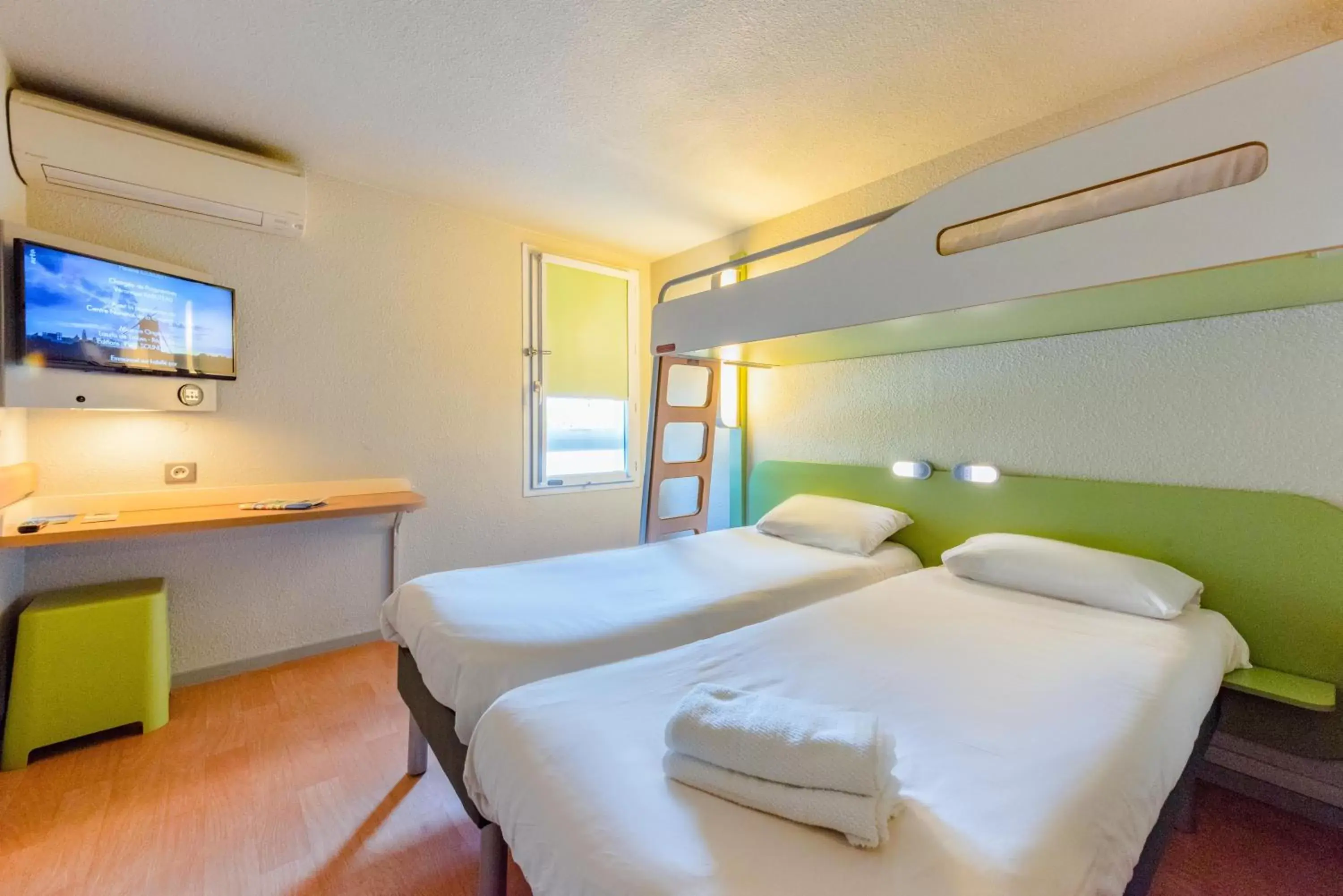 Bed in Ibis Budget Avignon Nord
