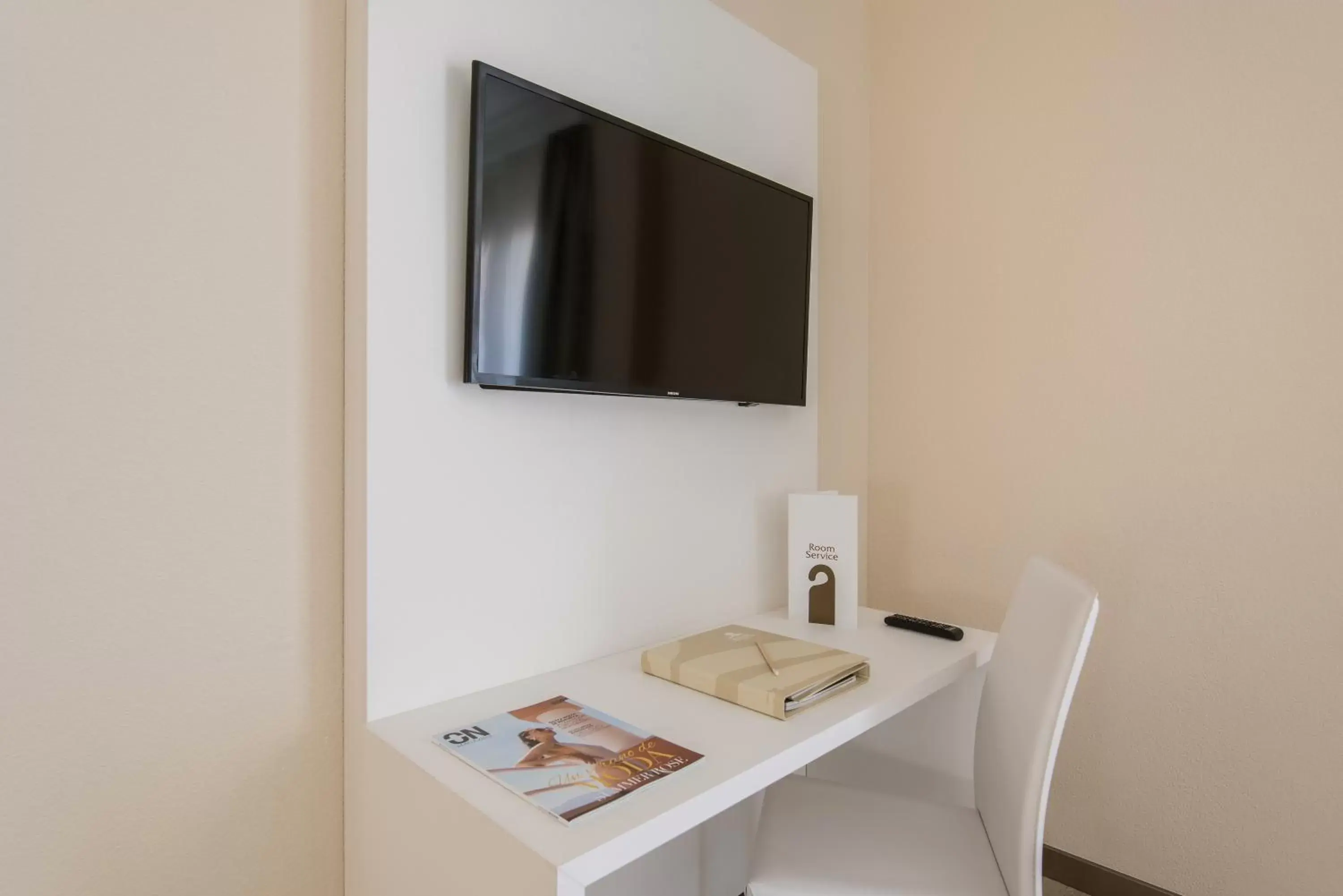 TV and multimedia, TV/Entertainment Center in Oliva Nova Beach & Golf Hotel