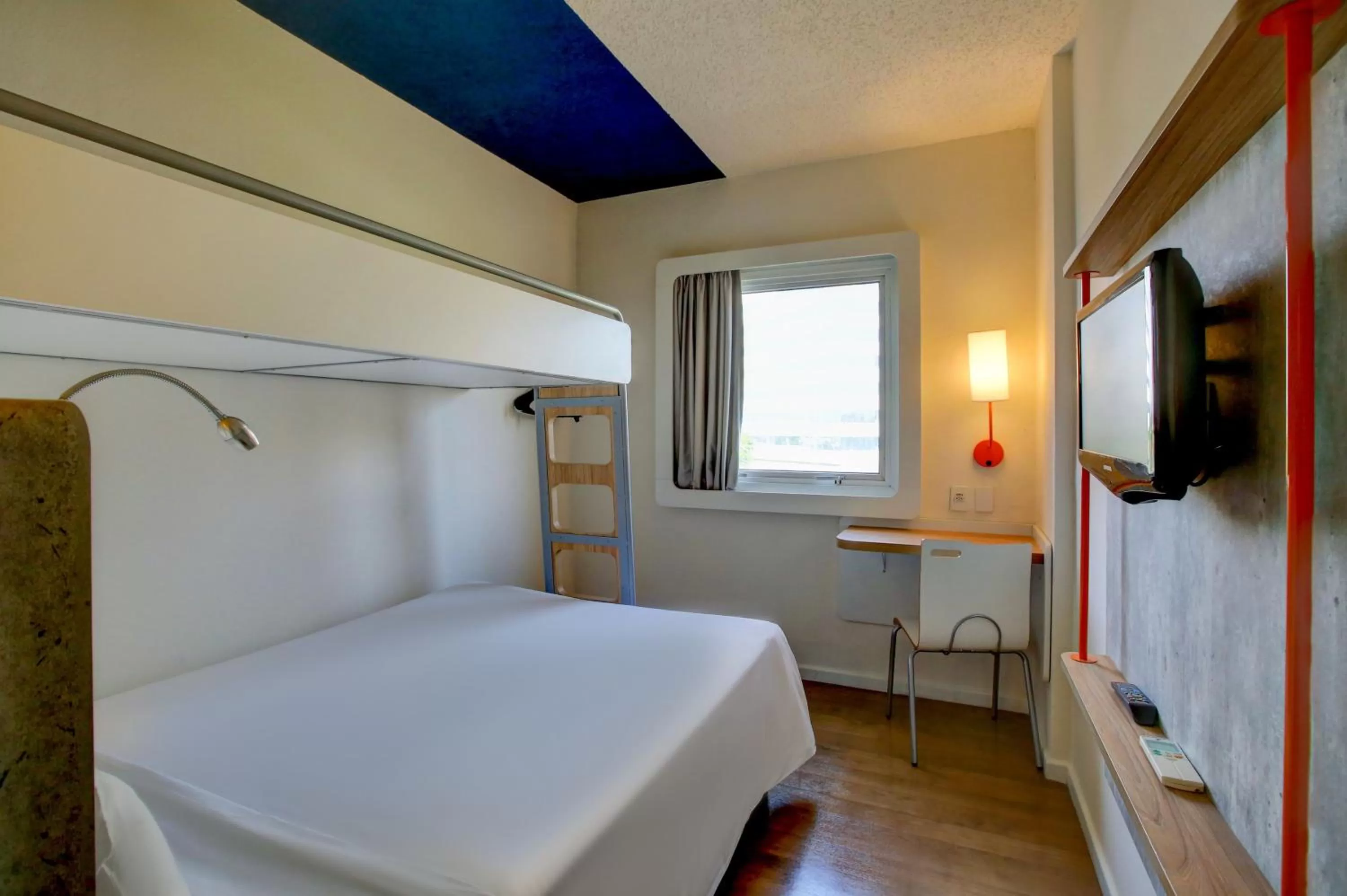 Bed in ibis budget Tambore