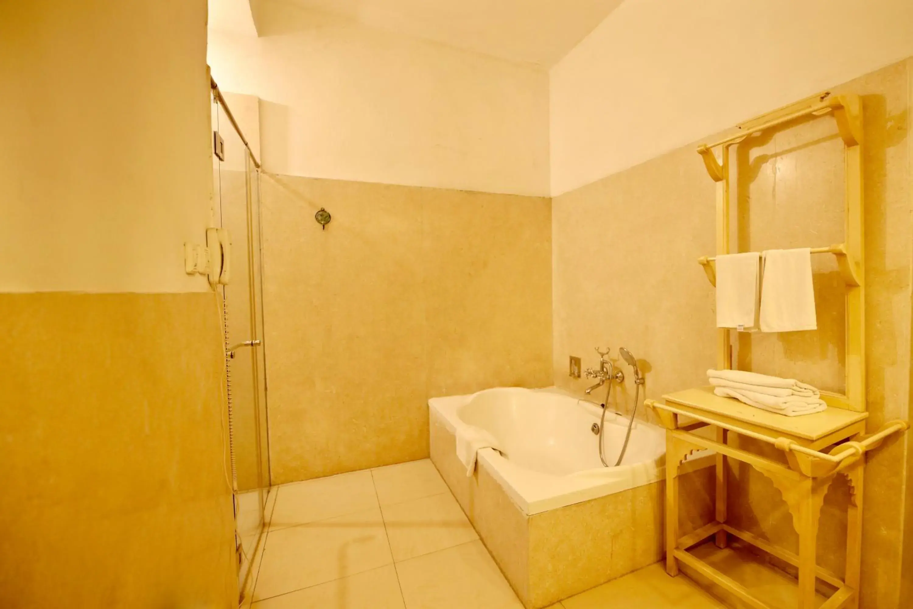 Bathroom in Hotel Narain Niwas Palace