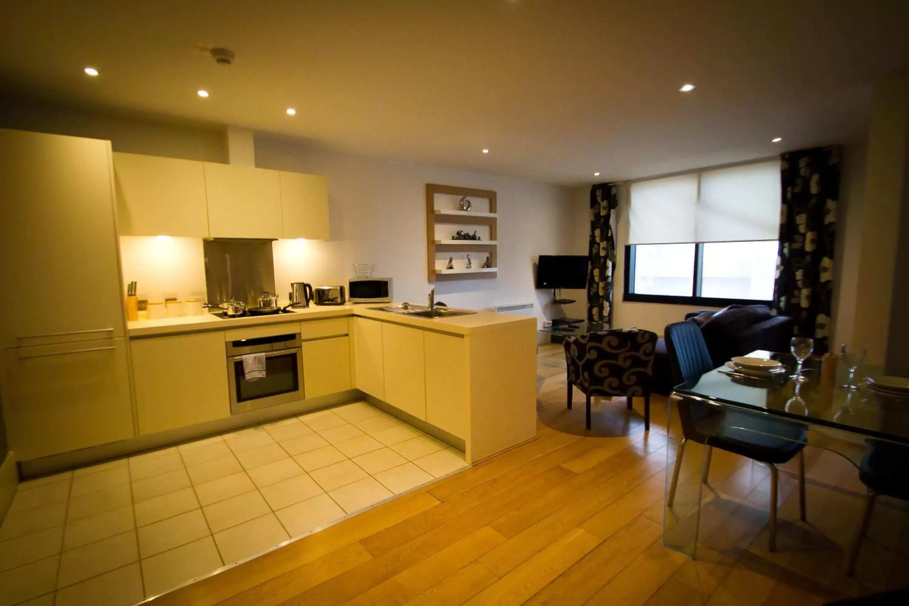 Day, Kitchen/Kitchenette in Merchant Quarters Apartments