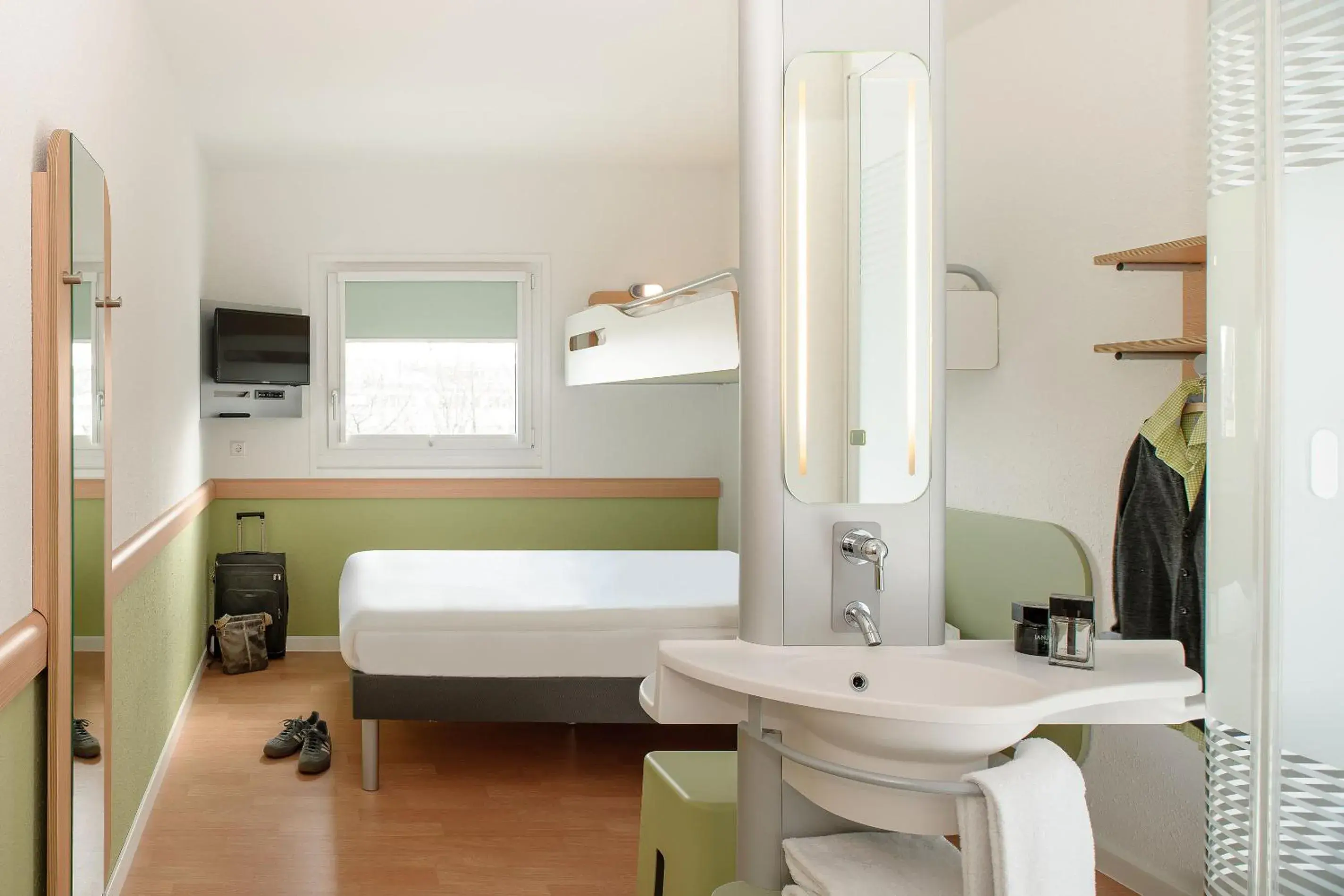 Bed, Bathroom in ibis budget Ludwigsburg