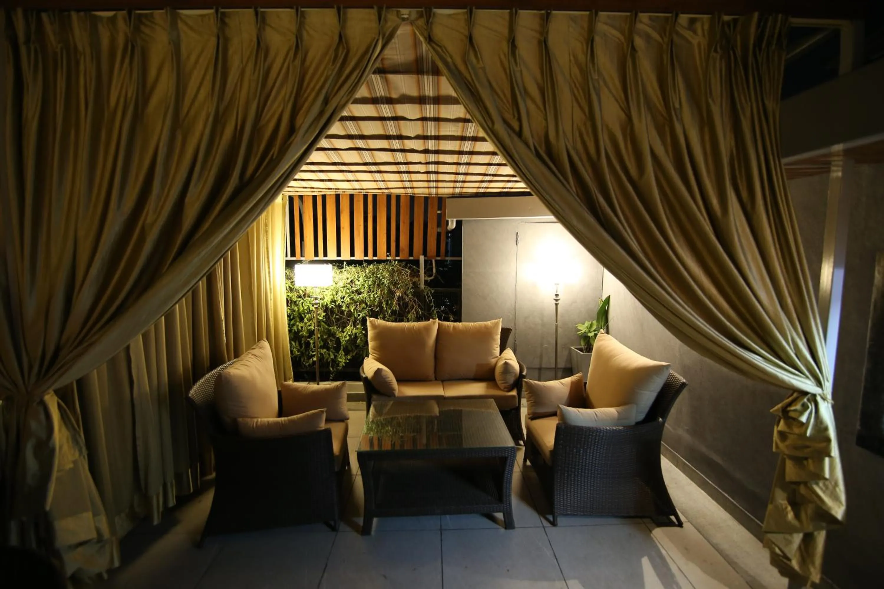 Evening entertainment in Hotel City Heart Premium