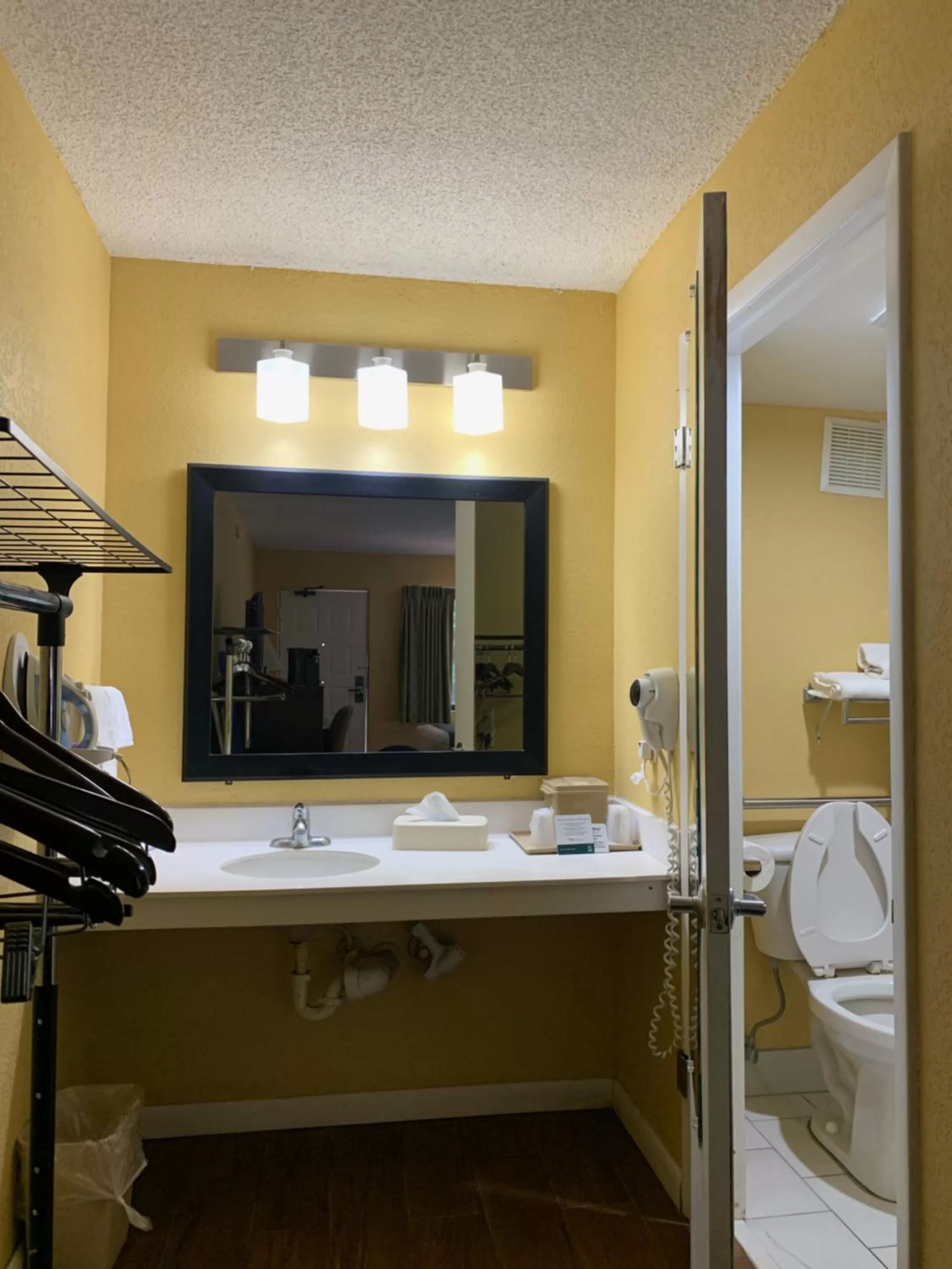 Bathroom in Quality Inn Gainesville near University