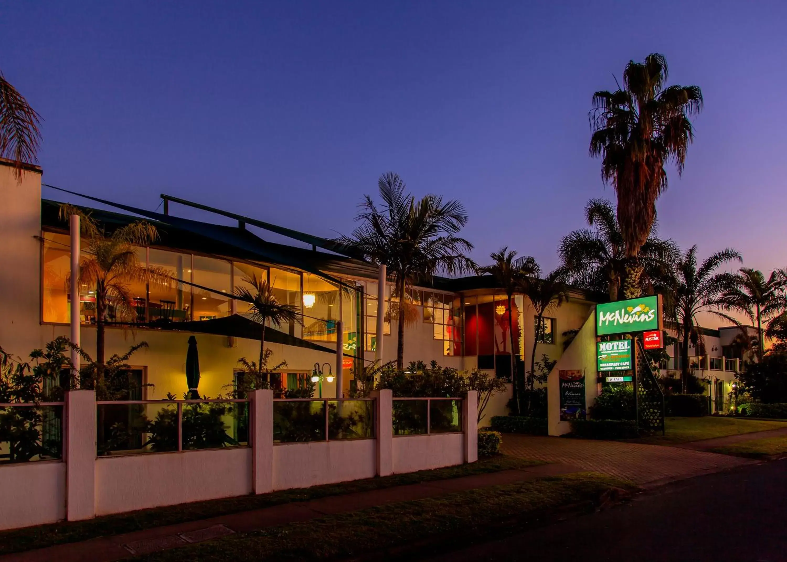 Facade/entrance, Property Building in McNevins Maryborough Motel