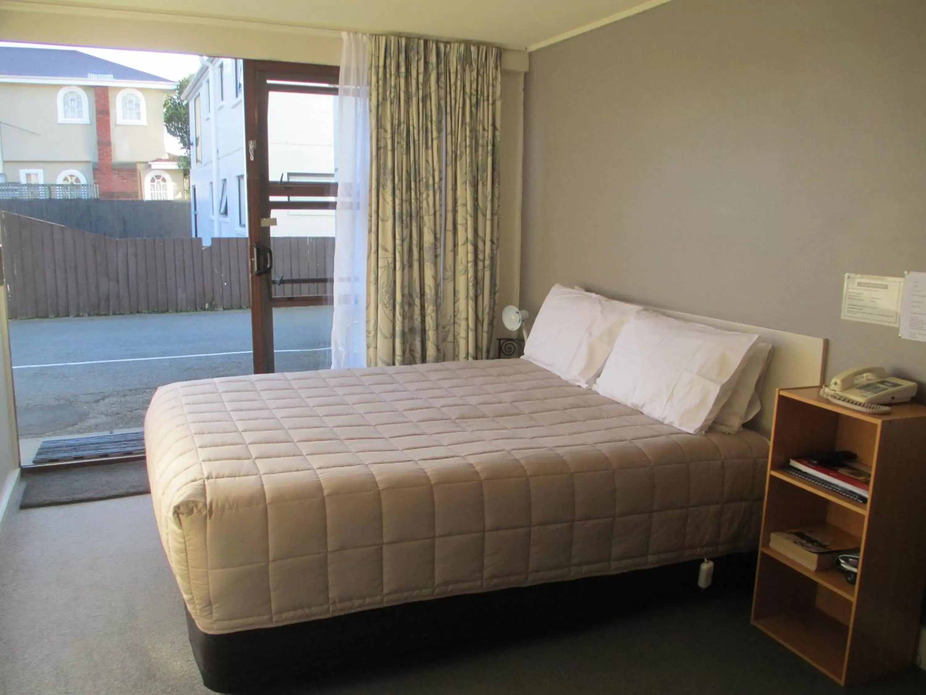 Bed in Merivale Court Motel & Apartments