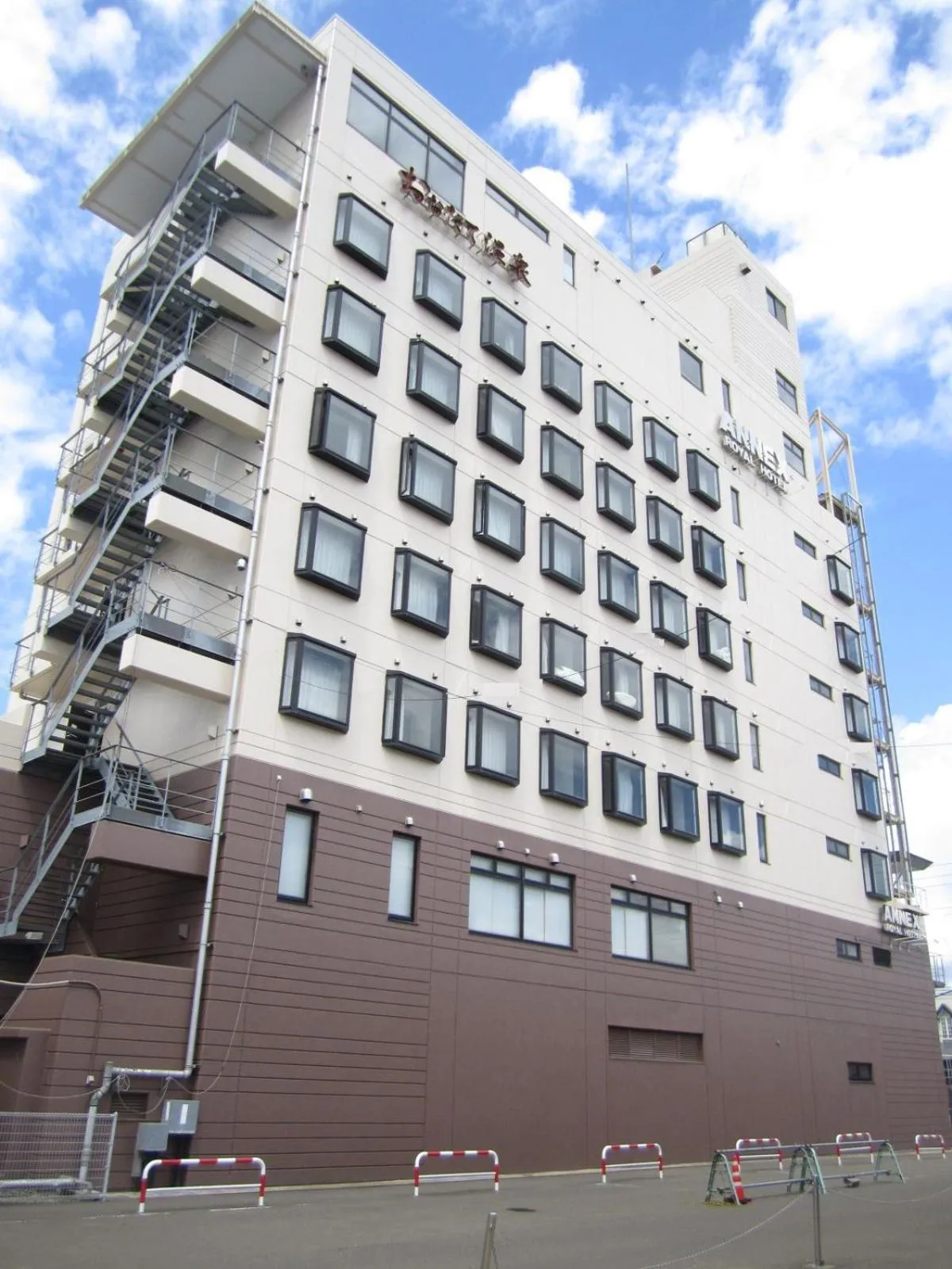 Property building in Annex Royal Hotel