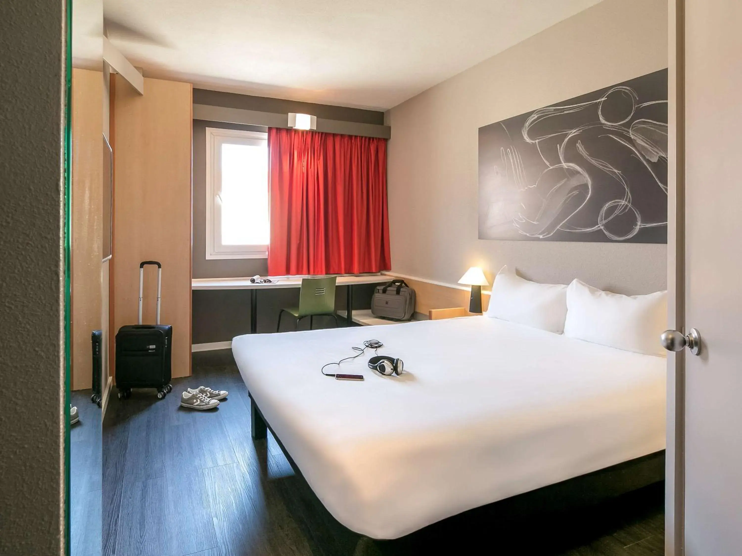 Photo of the whole room, Bed in Ibis Madrid Getafe