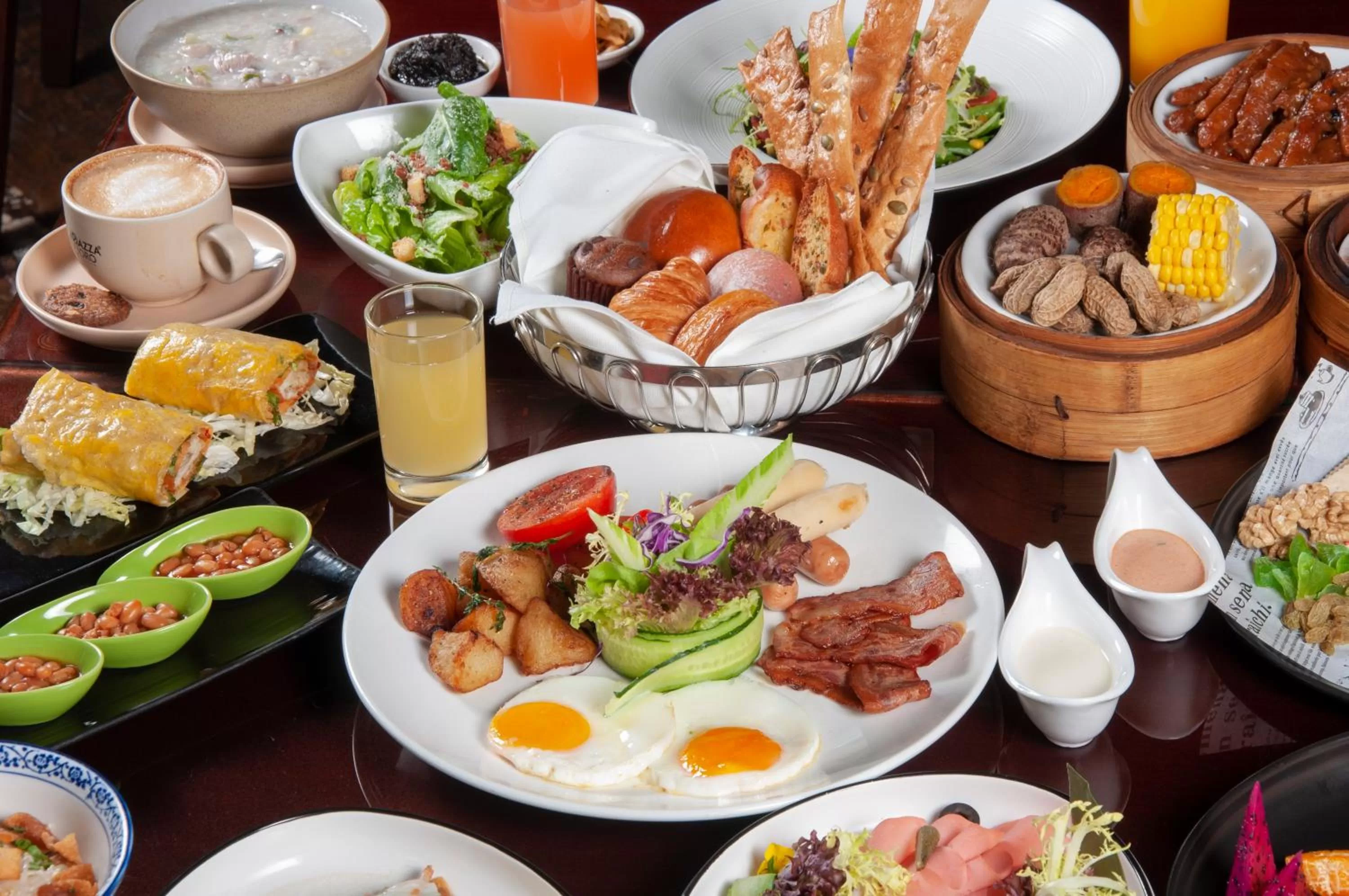 Restaurant/places to eat in Crowne Plaza Guangzhou City Centre by IHG