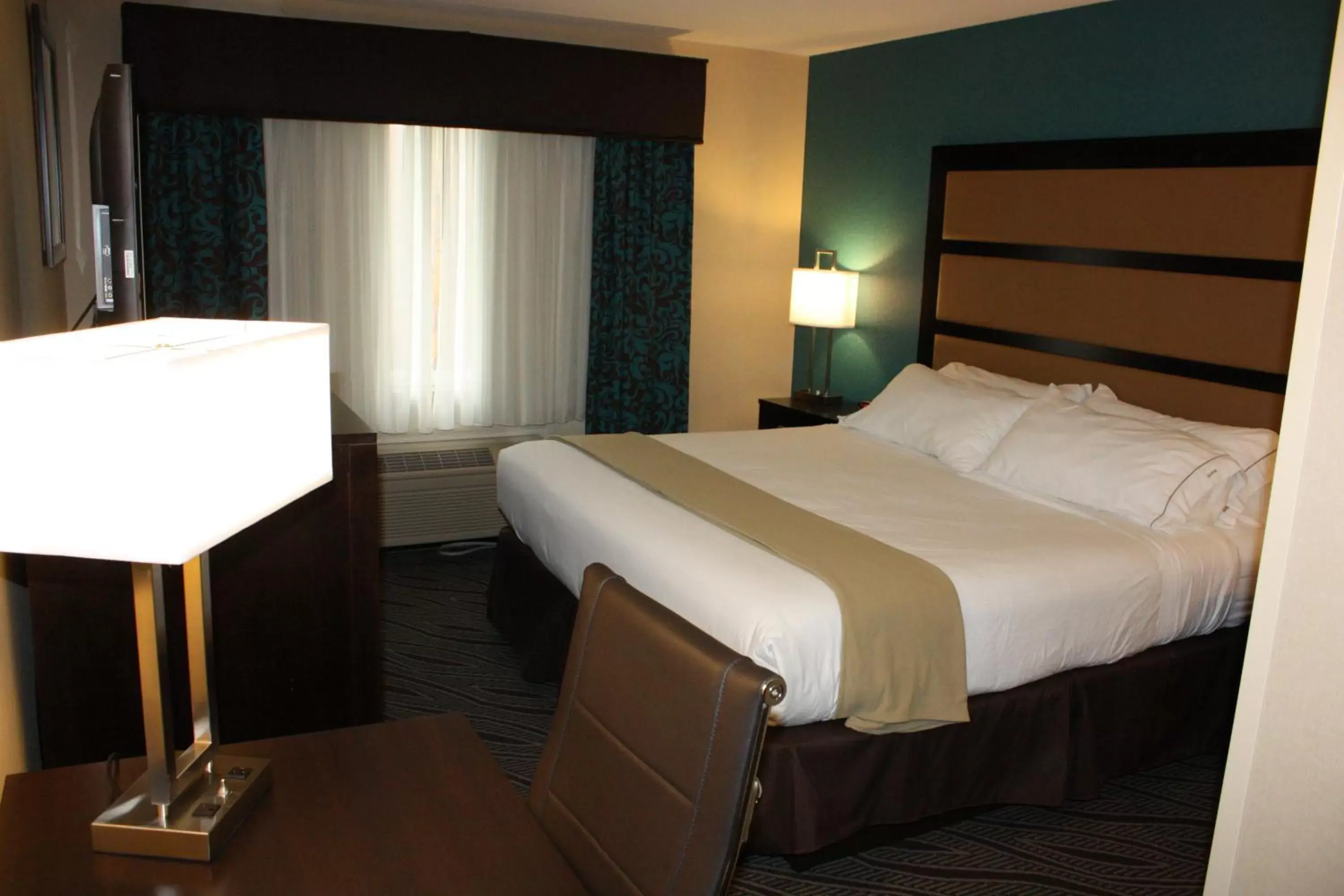 Photo of the whole room, Bed in Holiday Inn Express - Ludlow - Chicopee Area by IHG Photo of the whole room, Bed in Holiday Inn Express - Ludlow - Chicopee Area by IHG