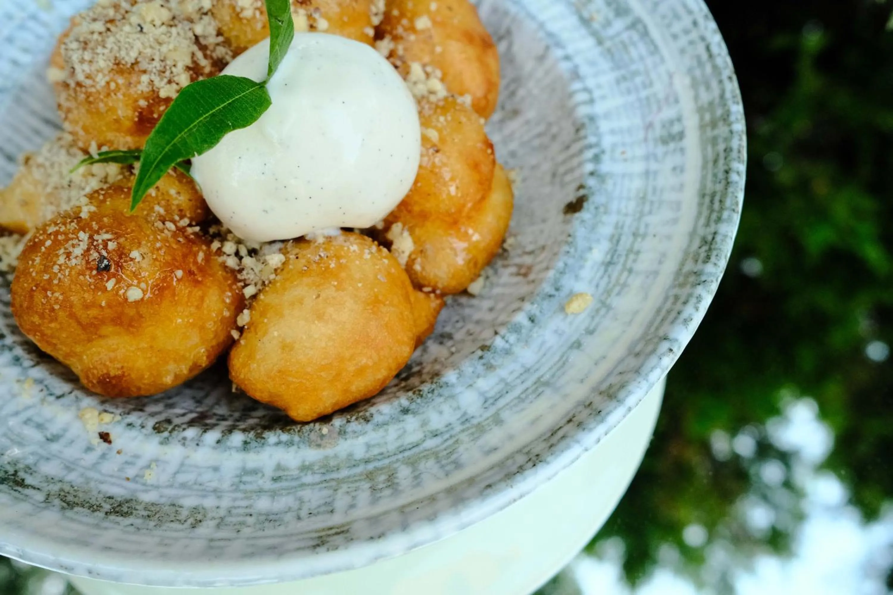 Restaurant/places to eat in Anthemion Suites and Villas