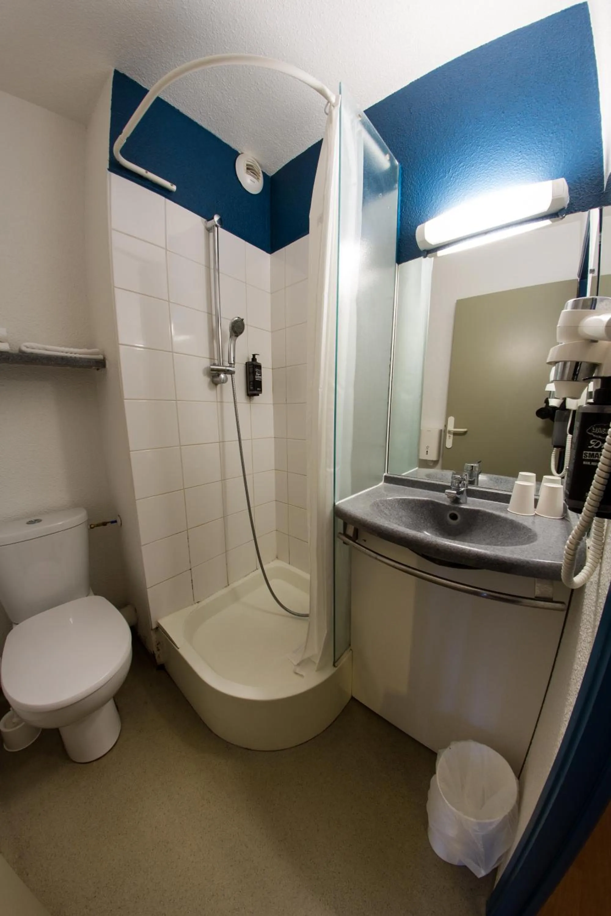 Shower in Ibis Budget Boulogne-Sur-Mer Centre les Ports