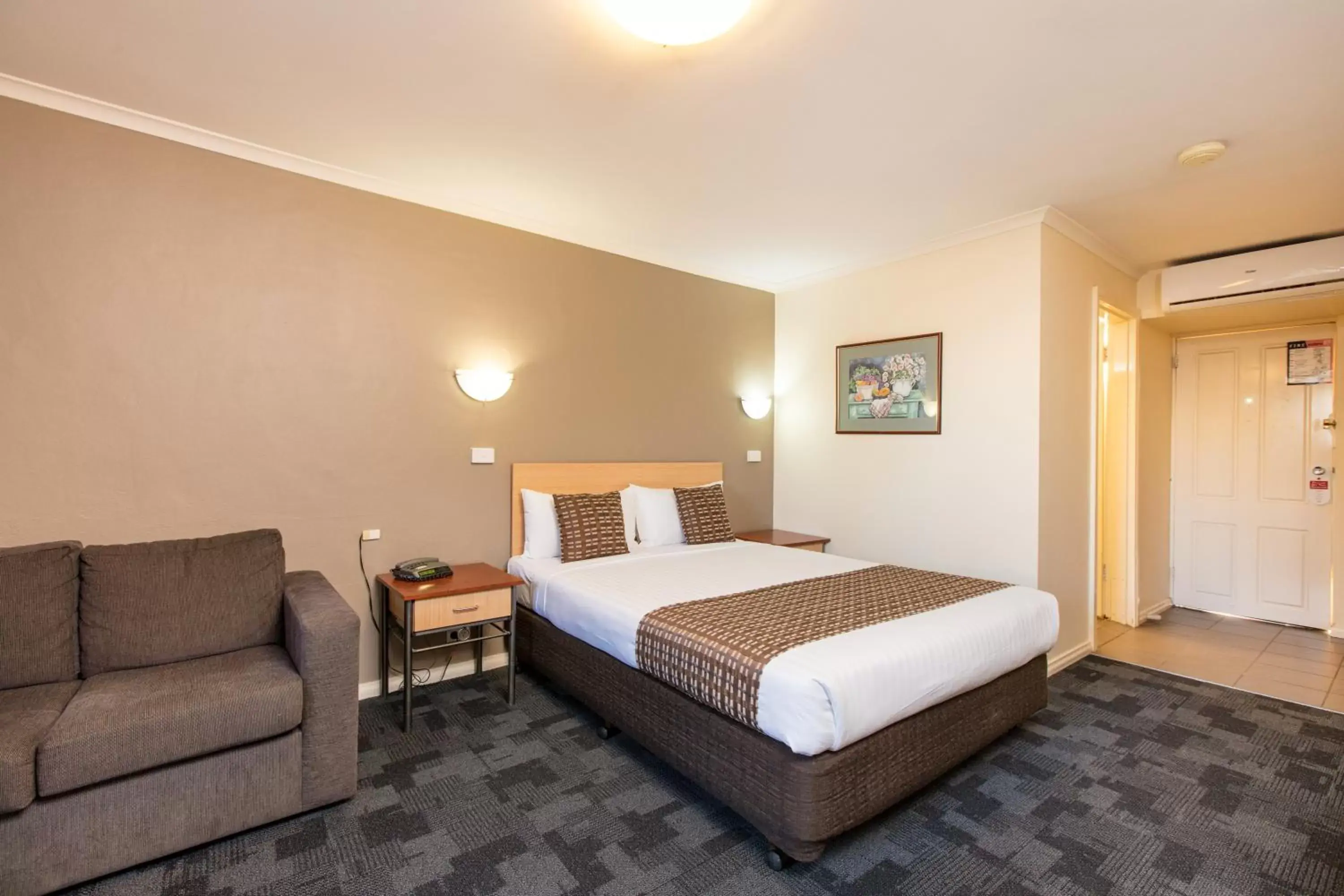 Bed in Mildura Inlander Resort