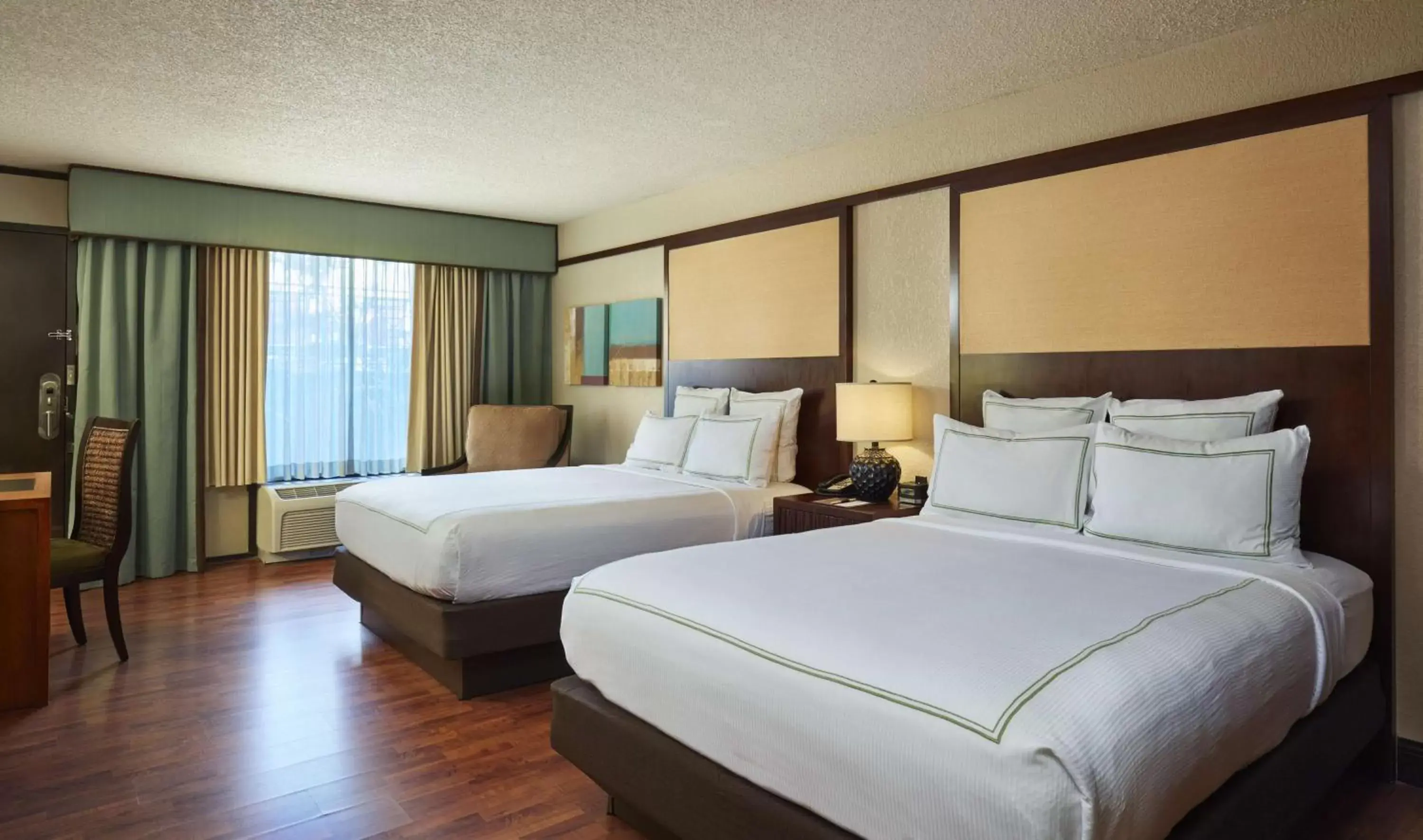 Bedroom, Bed in DoubleTree by Hilton Hotel Orlando at SeaWorld
