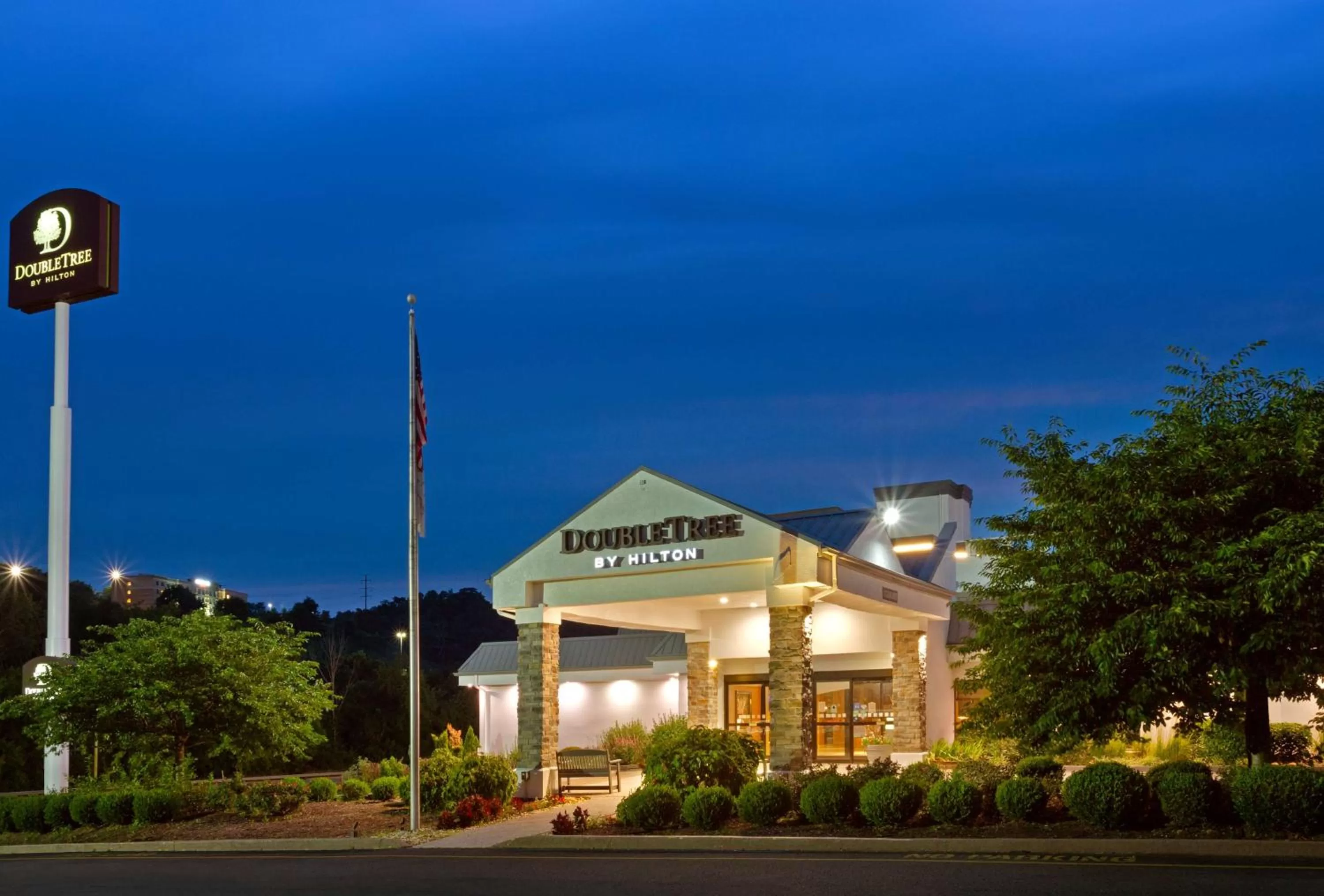 Property building in DoubleTree by Hilton Washington Meadow Lands Casino Area