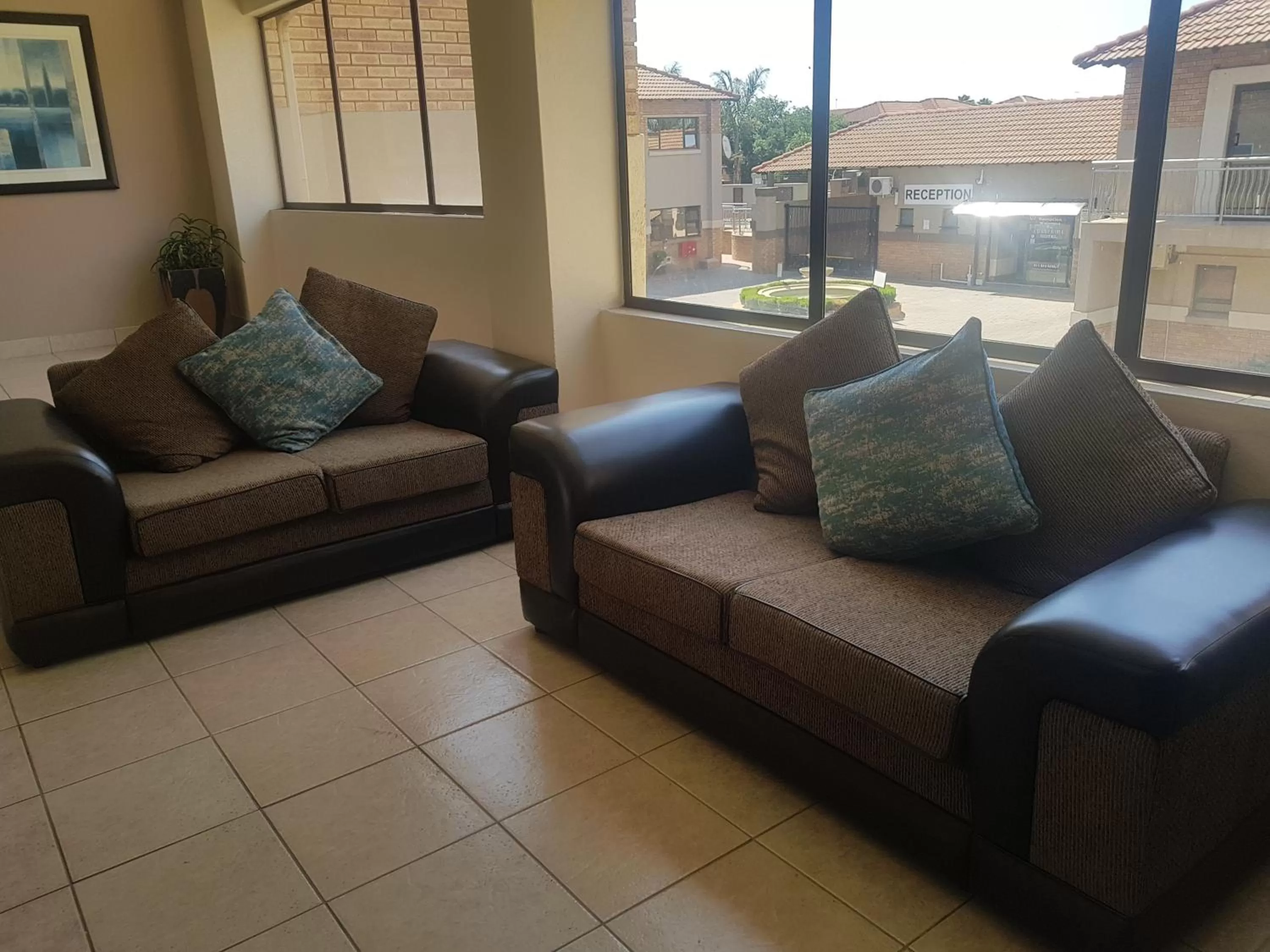 Living room in Europrime Hotel