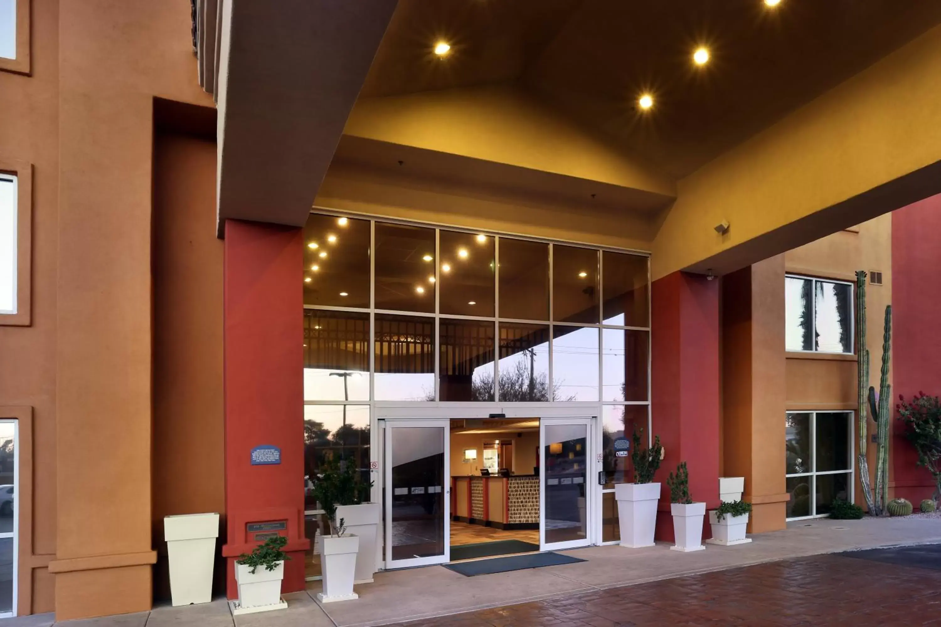 Property building in Holiday Inn Express Hotel & Suites Scottsdale - Old Town, an IHG Hotel