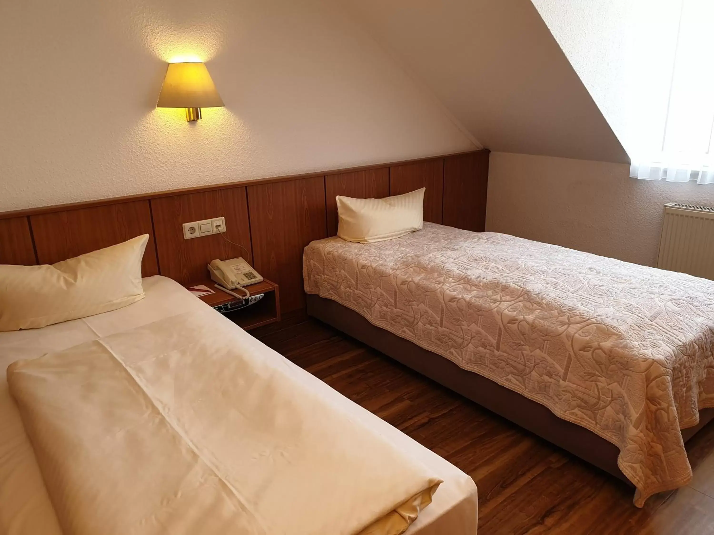 Bed in Hotel Weisser Schwan