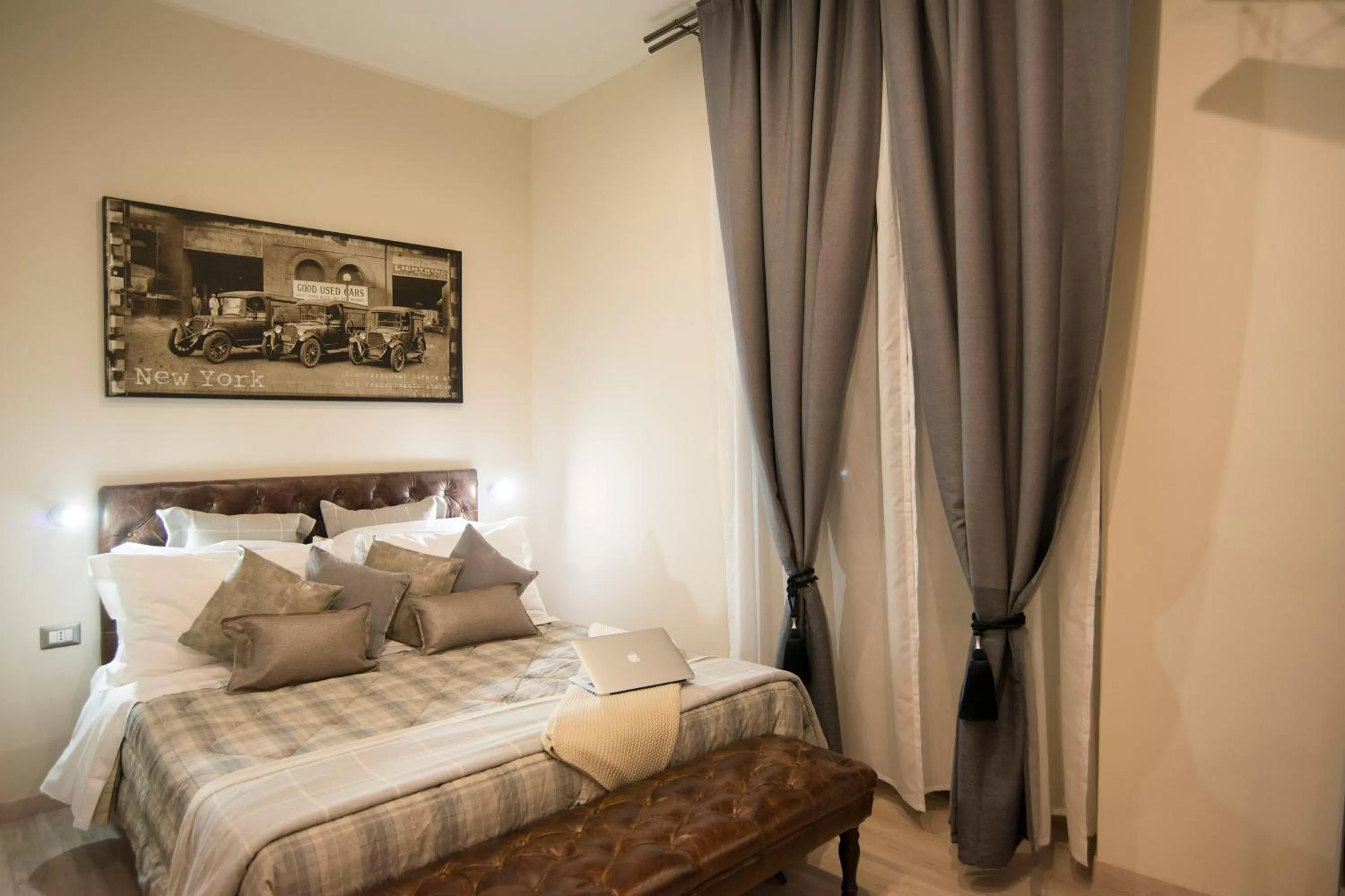 Day, Bed in Town House 62