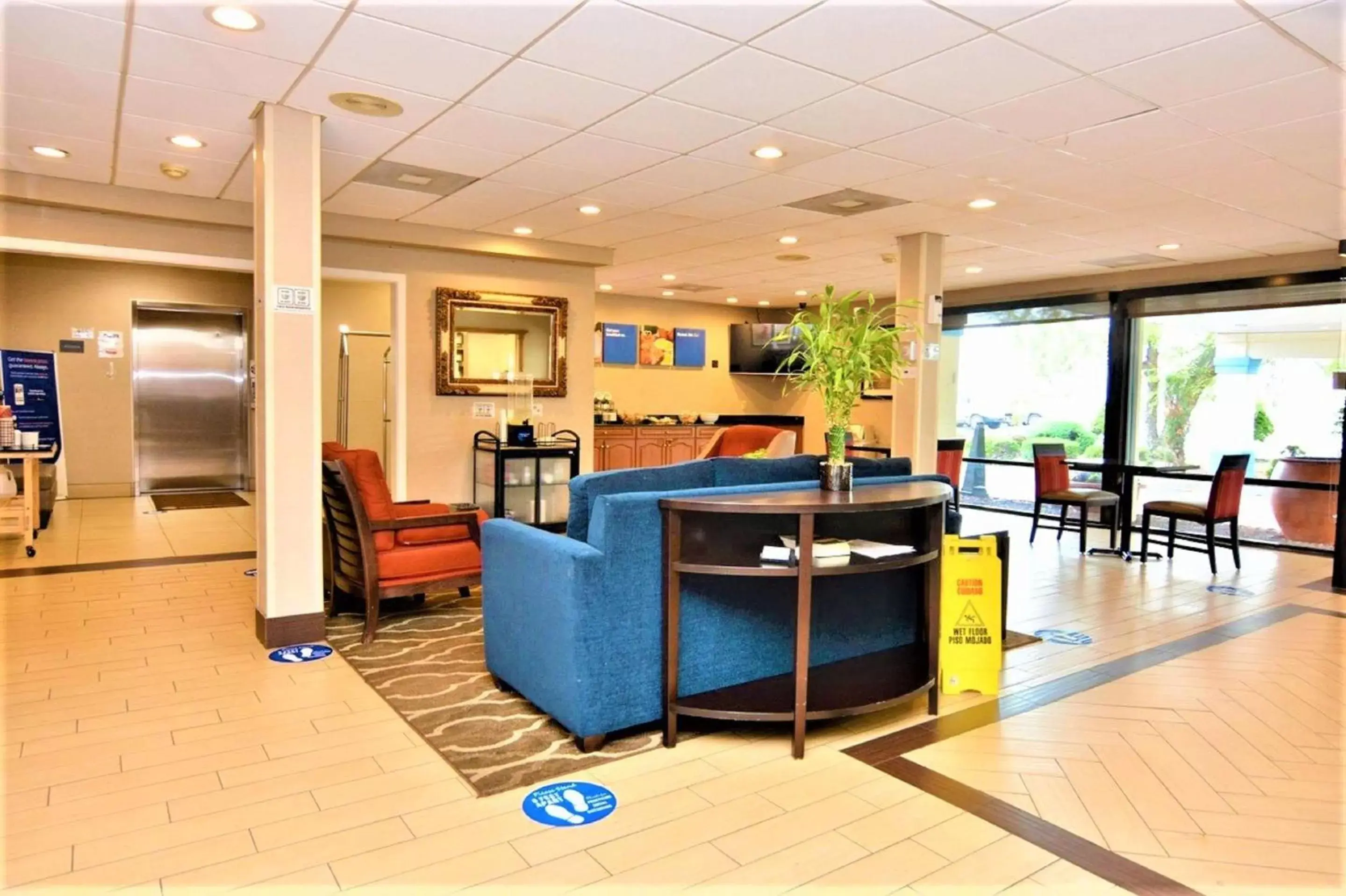 Lobby or reception in SureStay Plus by Best Western Reading North