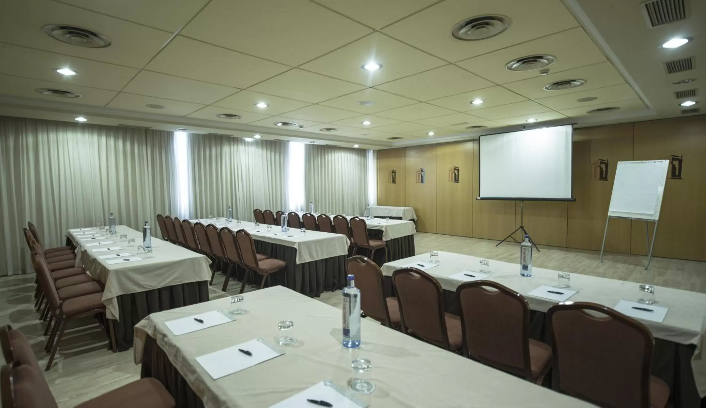 Meeting/conference room in Oca Puerta del Camino Hotel