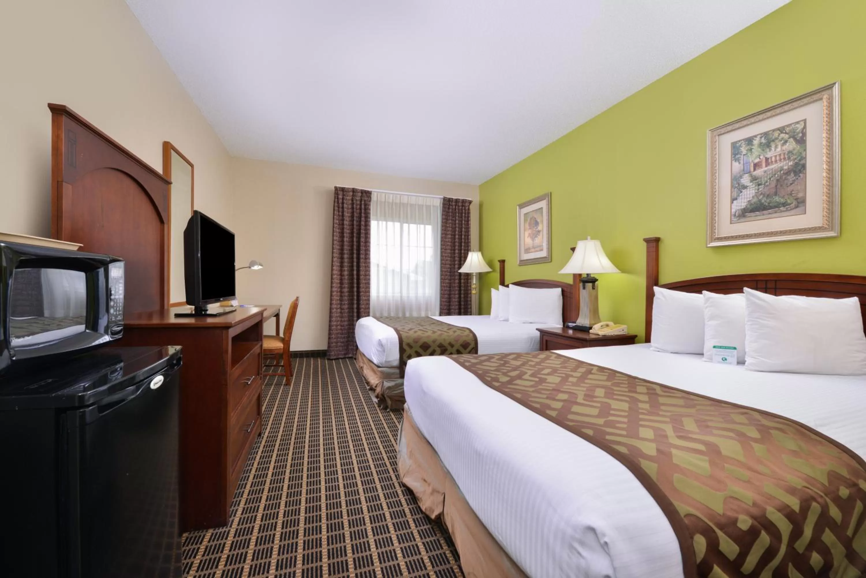 Photo of the whole room, Bed in Regency Inn Geneseo IL I-80