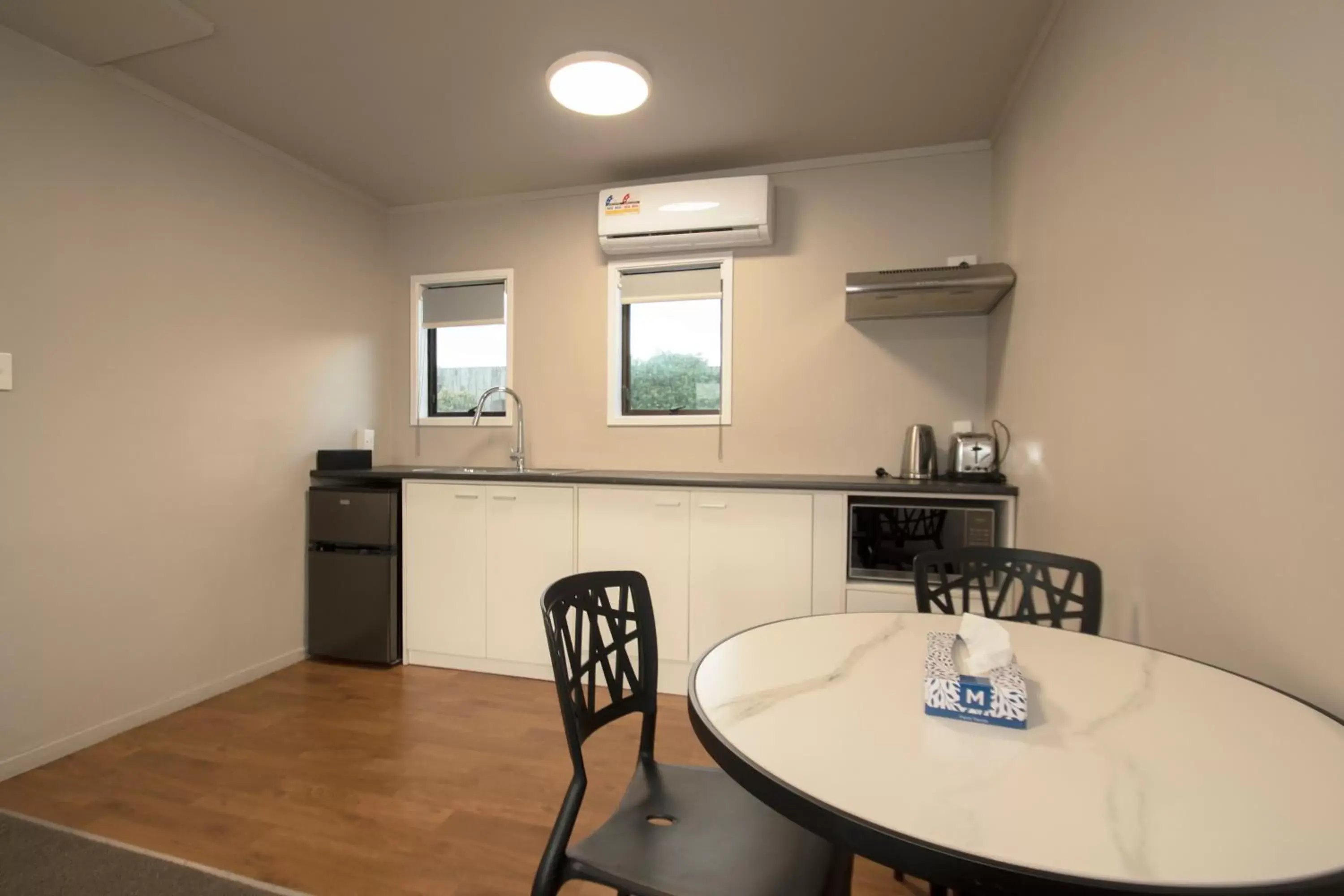 Dining Area in Middlemore Motel