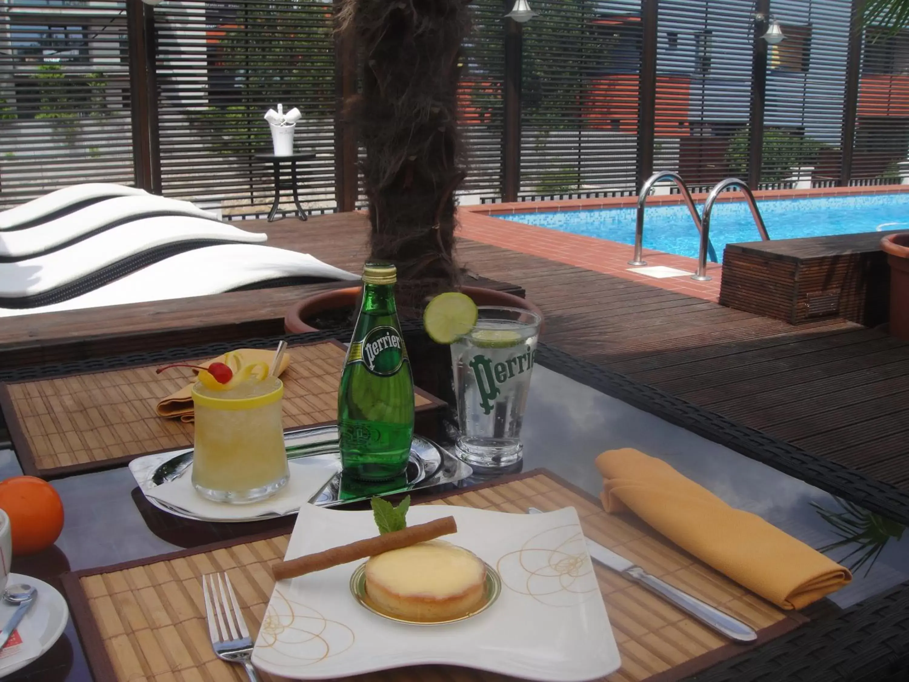 Restaurant/places to eat, Swimming Pool in Ramada Hotel & Suites by Wyndham Bucharest North