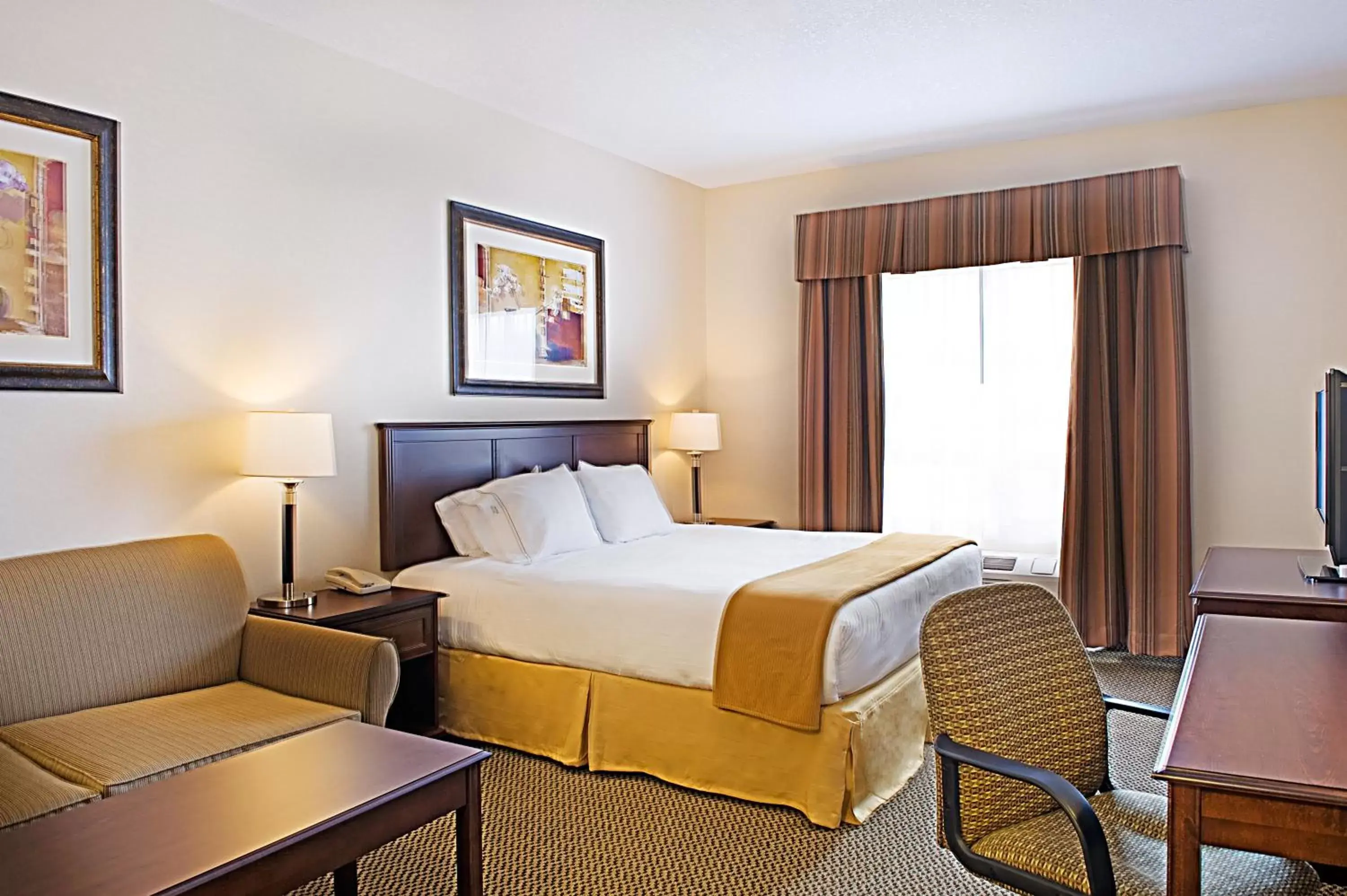 Seating area, Bed in Holiday Inn Express Hotel & Suites - Slave Lake, an IHG Hotel