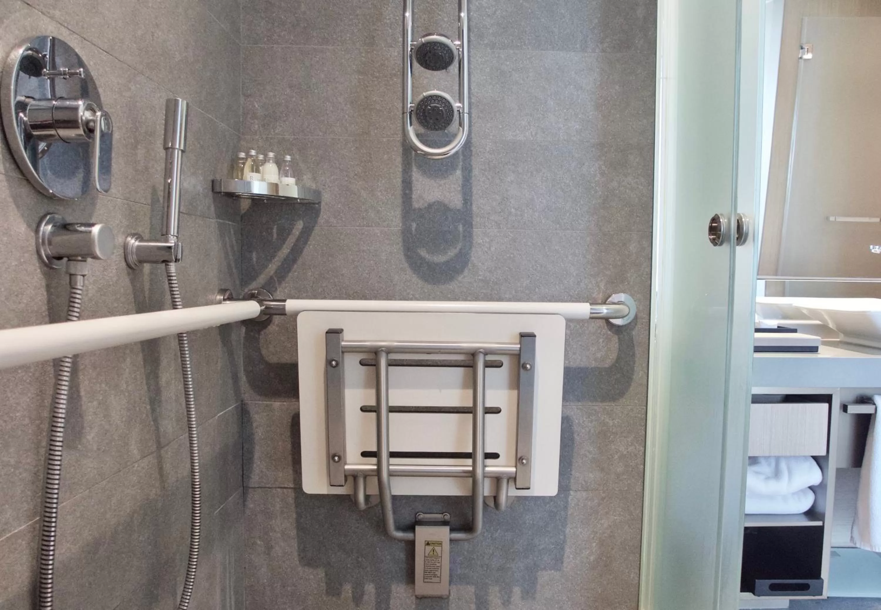 Facility for disabled guests in Hotel Stage